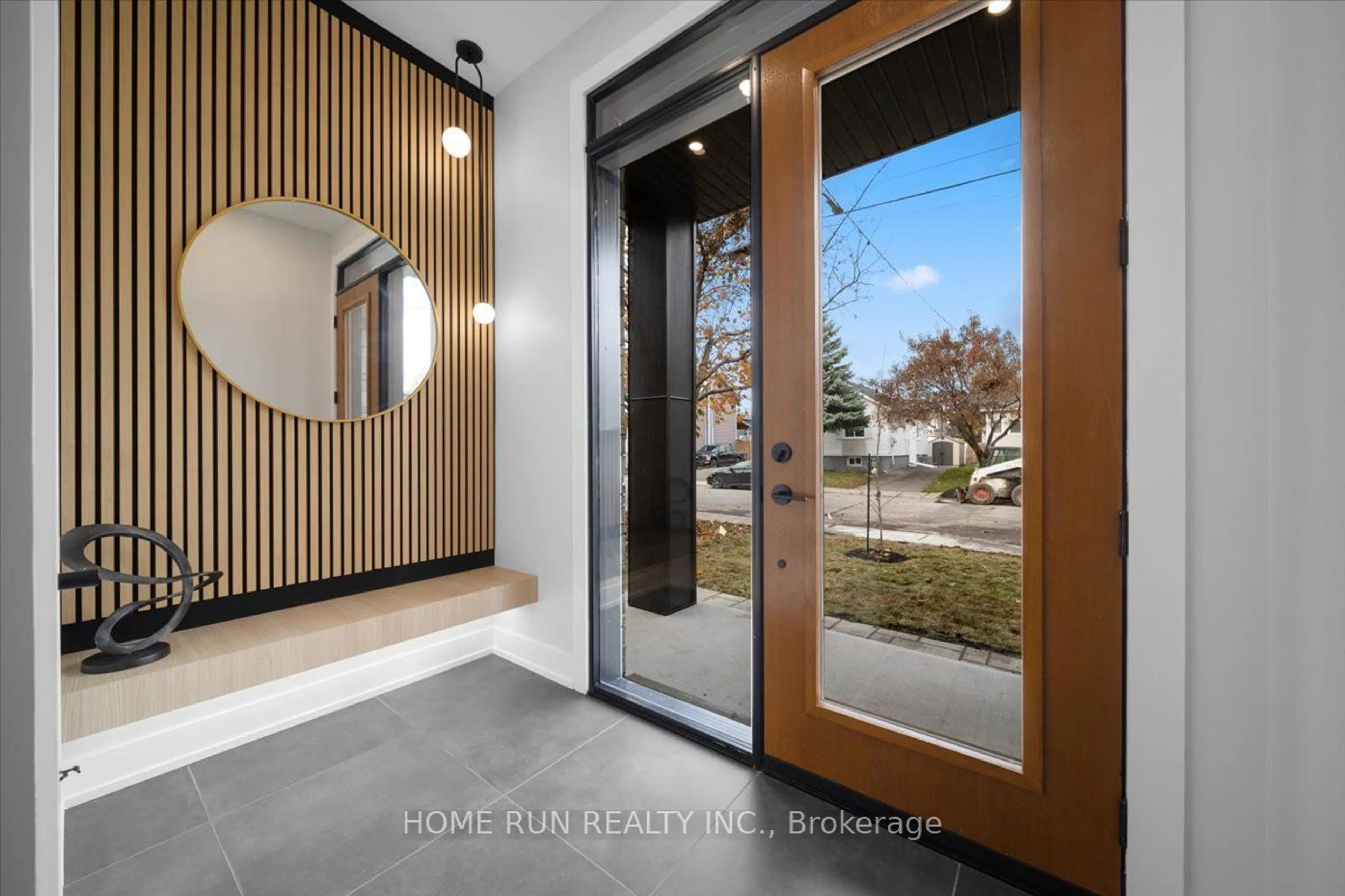 Indoor entryway, wood floors for 90 Prince Albert St, Overbook - Castleheights and Area Ontario K1K 2A1