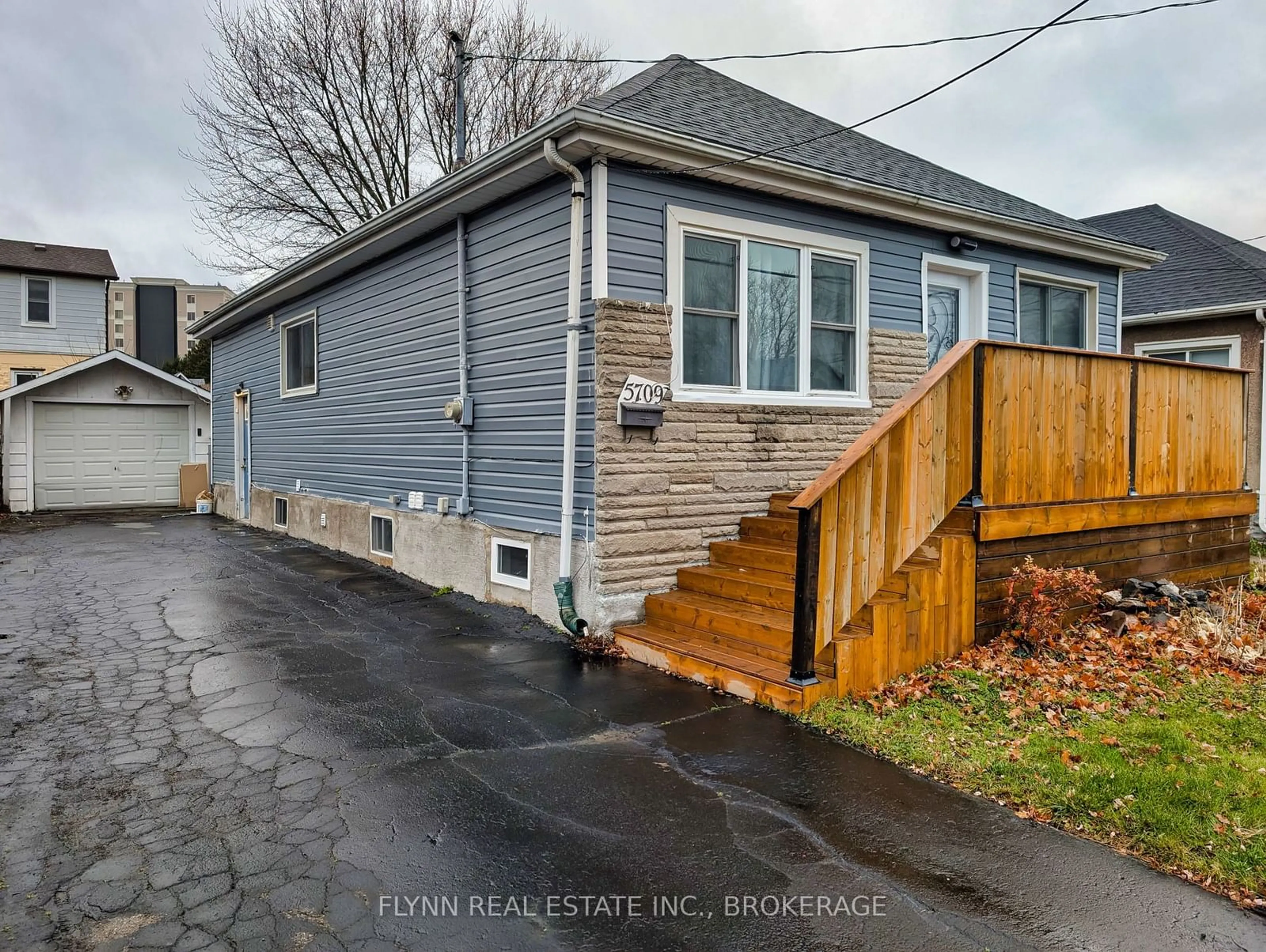 Frontside or backside of a home, the fenced backyard for 5709 TEMPERANCE Ave, Niagara Falls Ontario L2G 4A6