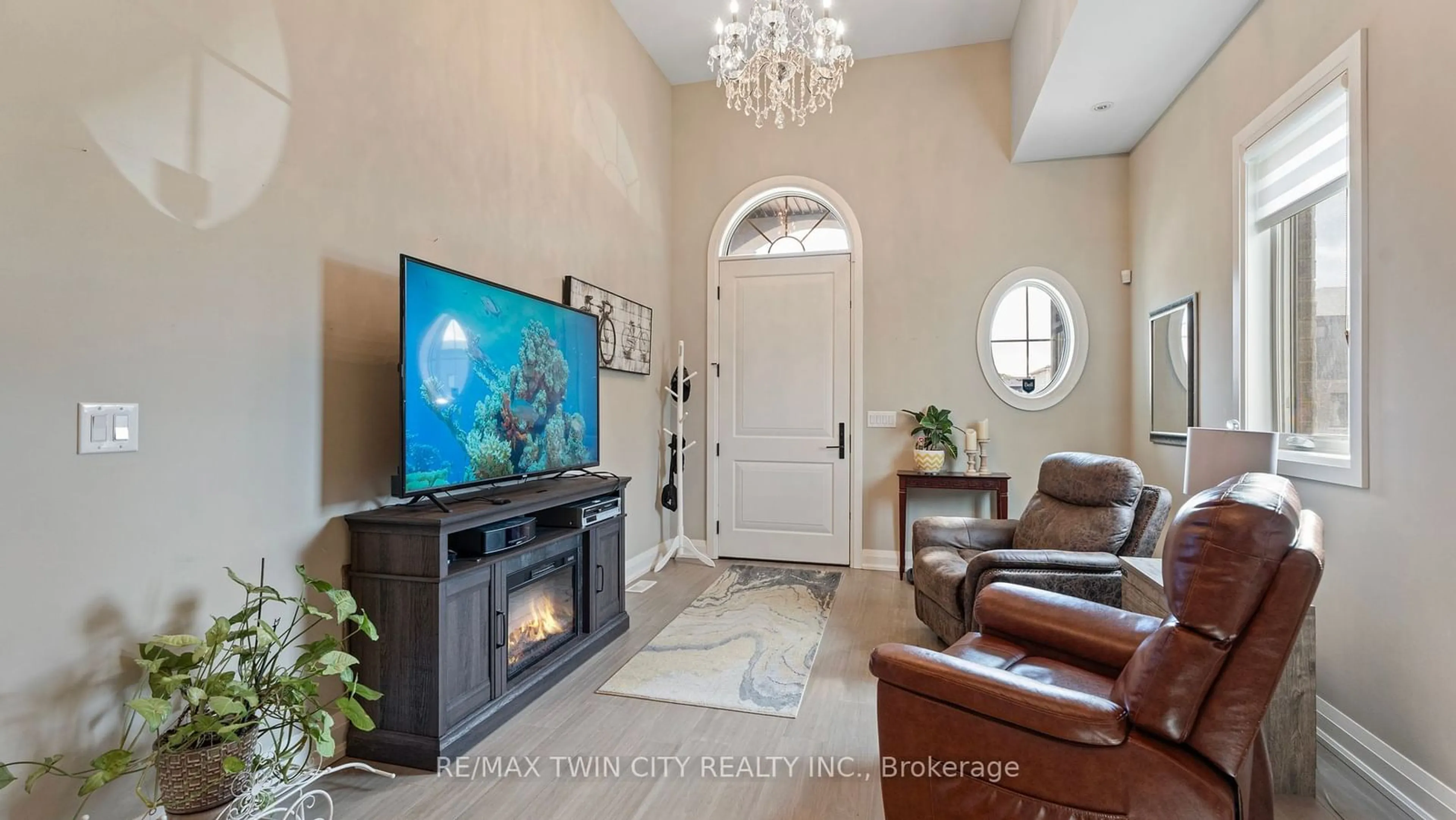 Indoor entryway, wood floors for 61 Swan Ave, Pelham Ontario L0S 1E6