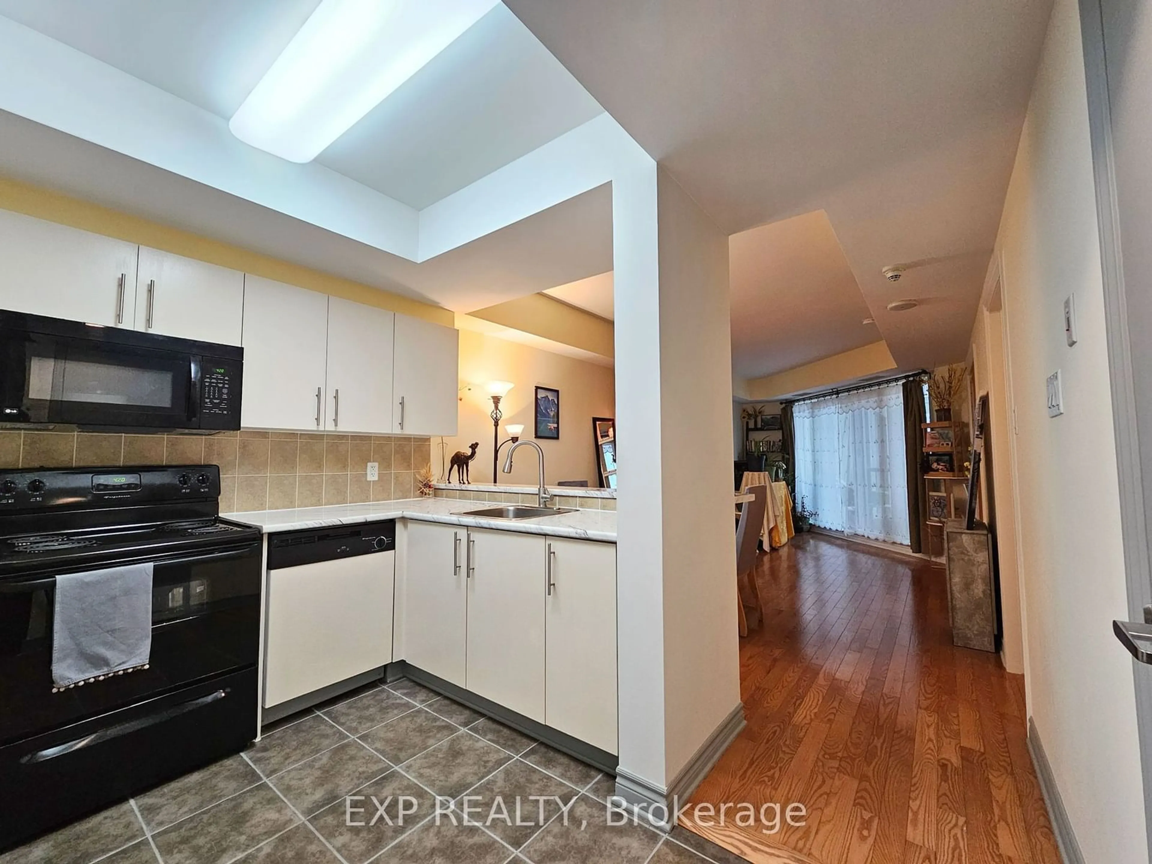 Open concept kitchen for 200 Rideau St #1310, Lower Town - Sandy Hill Ontario K1N 5Y1