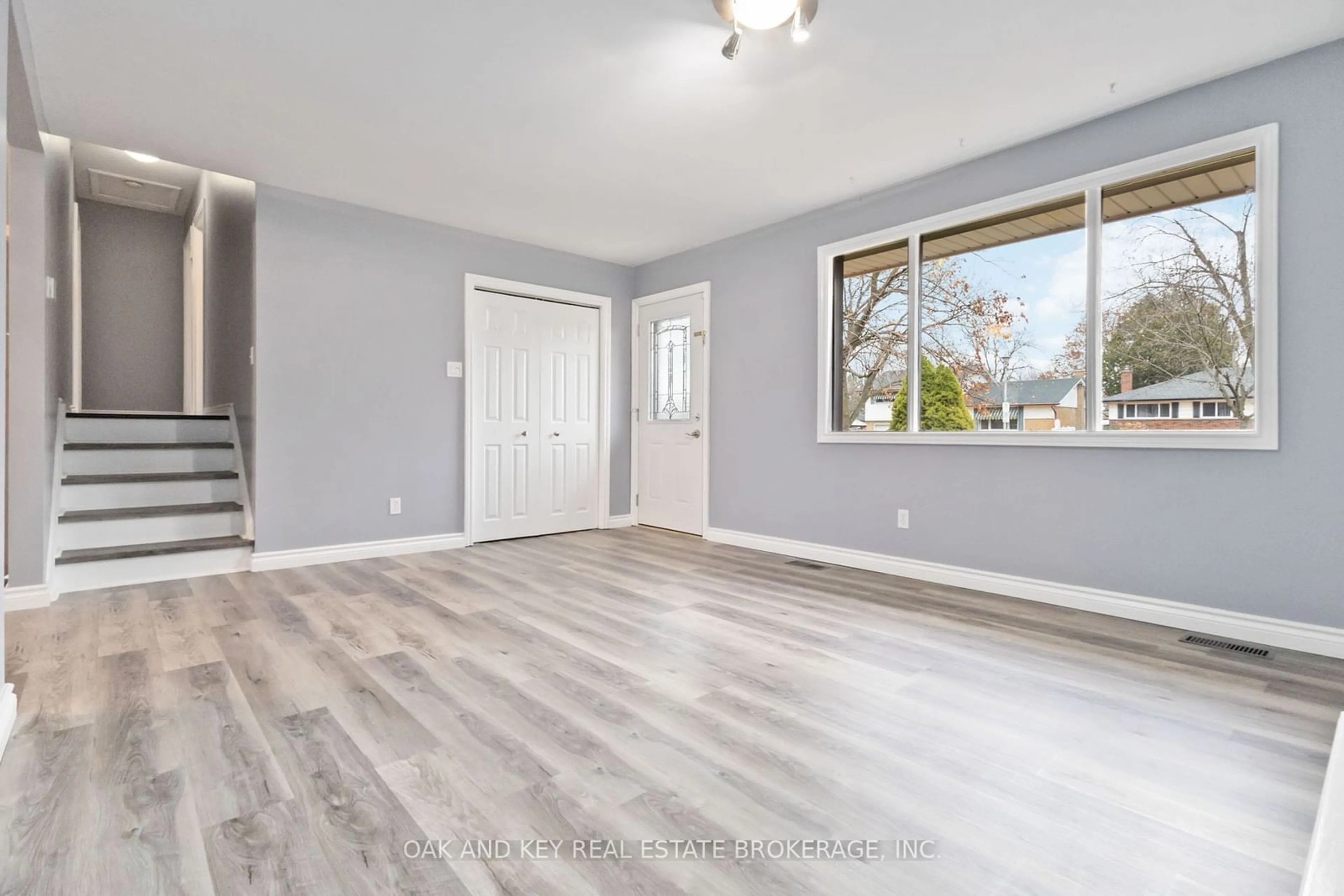 Indoor entryway, wood floors for 1171 Lancaster St, London Ontario N5V 2L4