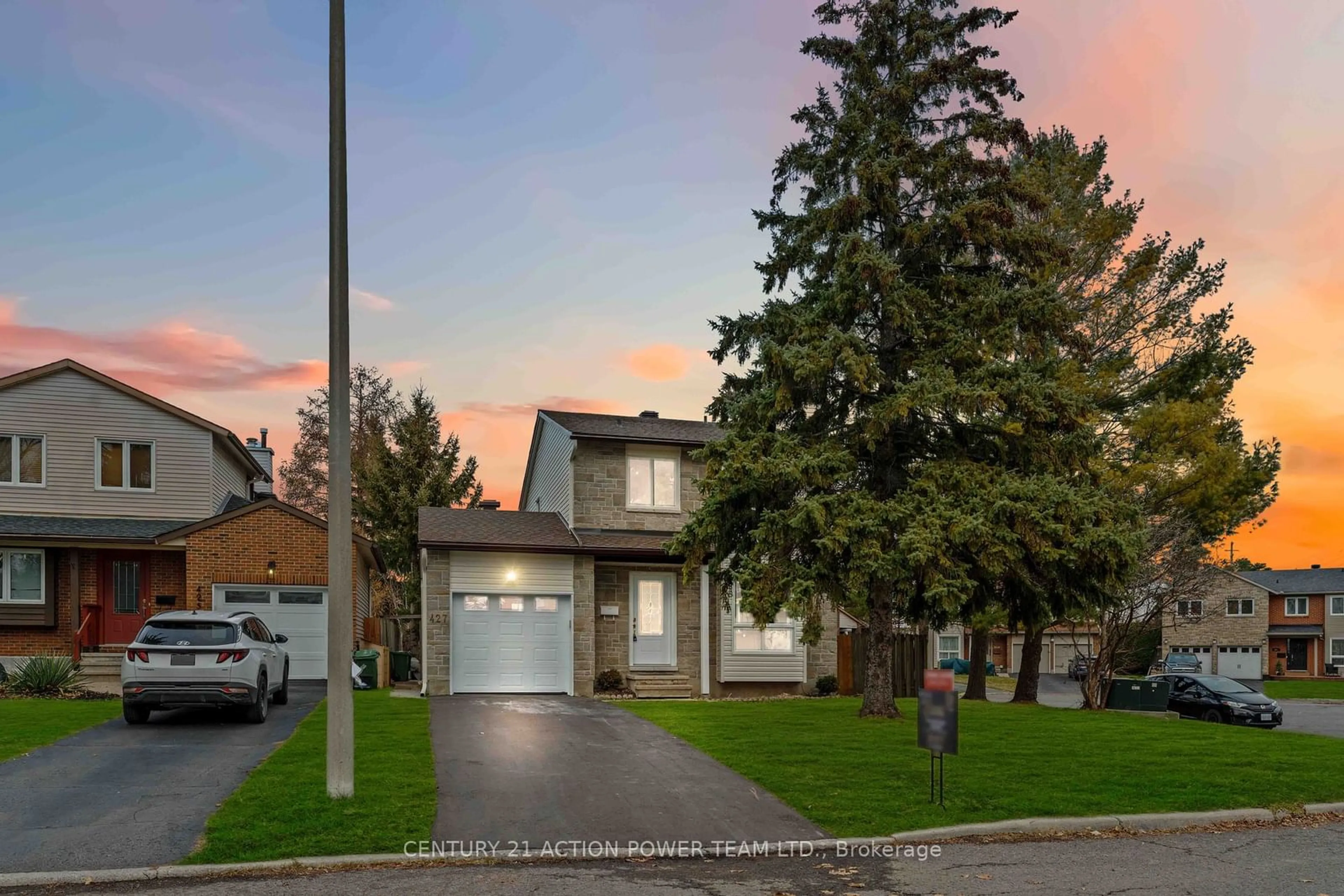 Frontside or backside of a home, the street view for 427 Grassland Terr, Orleans - Cumberland and Area Ontario K1E 2S1