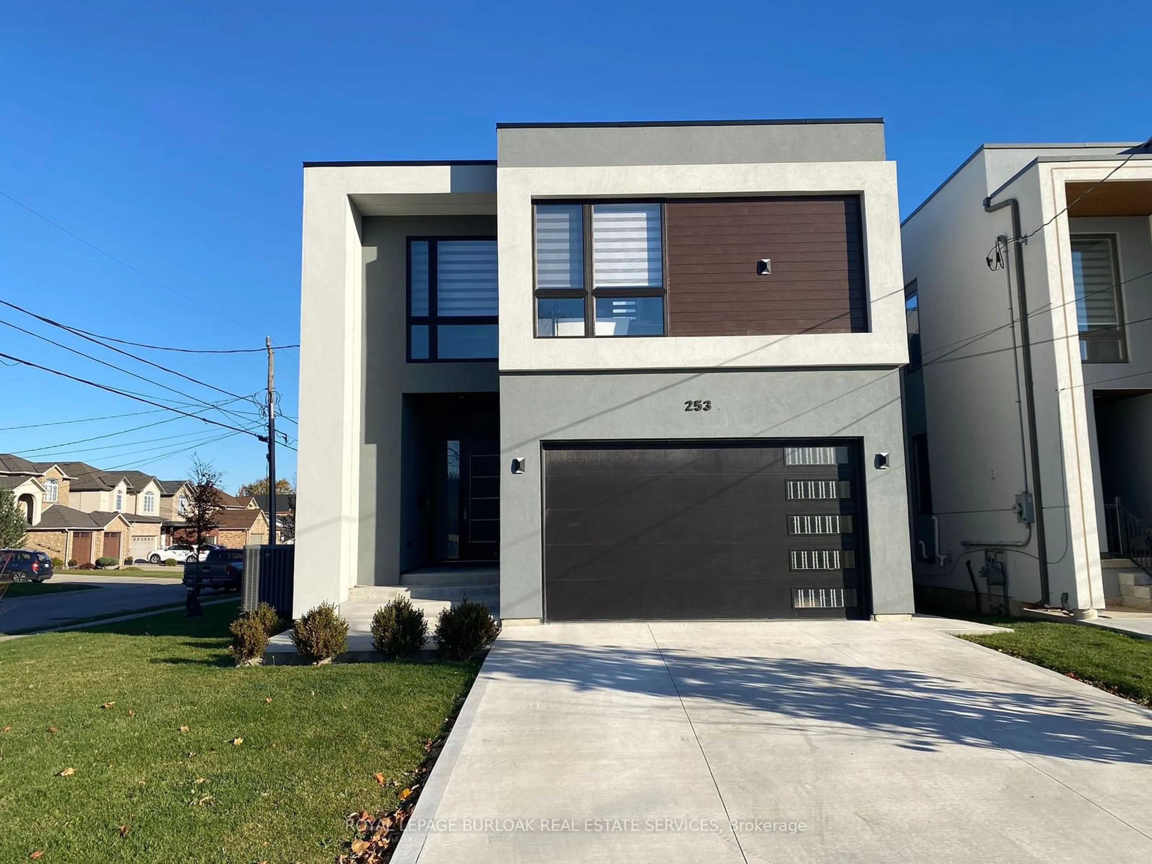 Frontside or backside of a home, the front or back of building for 253 Federal St, Hamilton Ontario L8E 1P8