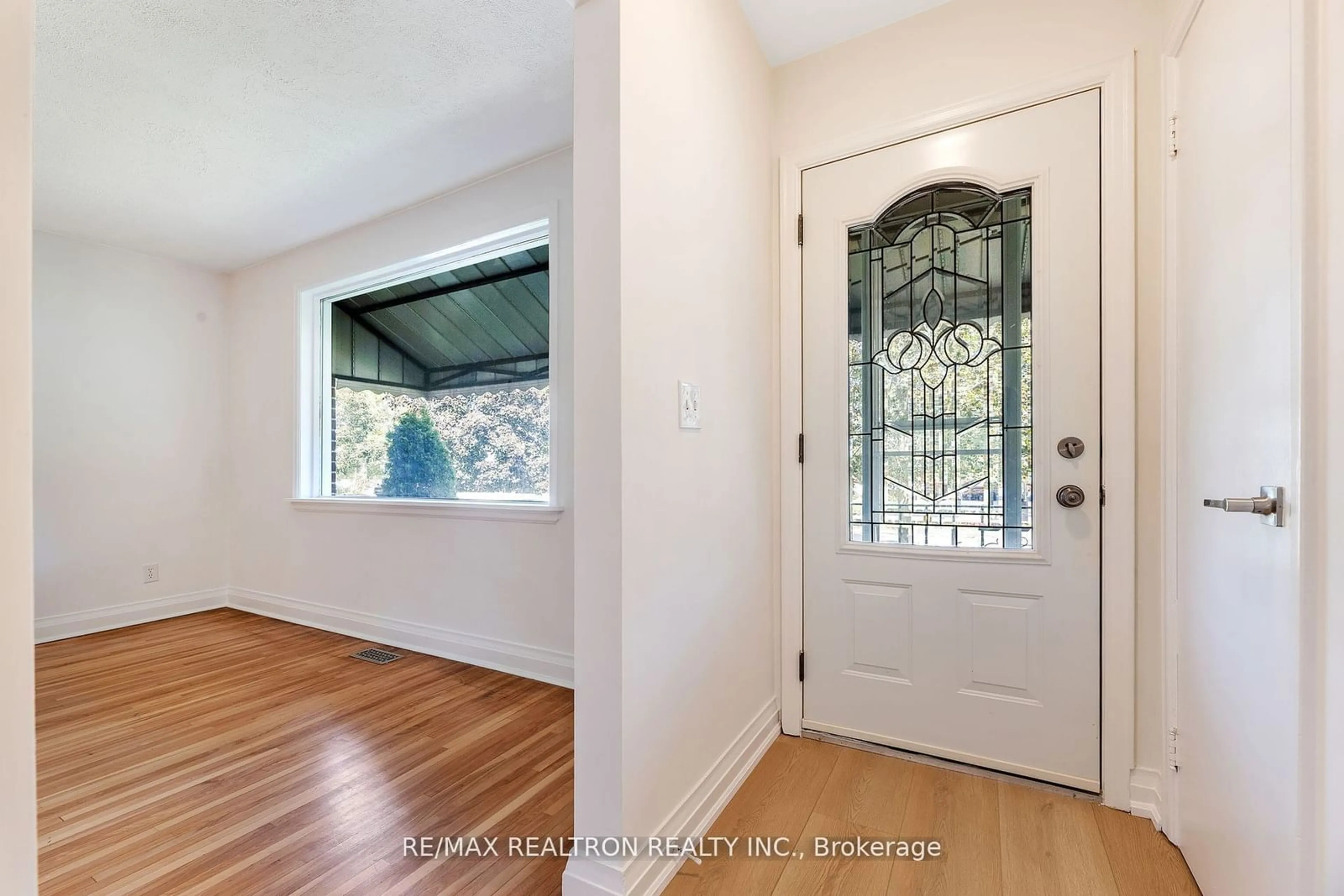 Indoor entryway, wood floors for 651 Chester St, Peterborough Ontario K9J 3B8