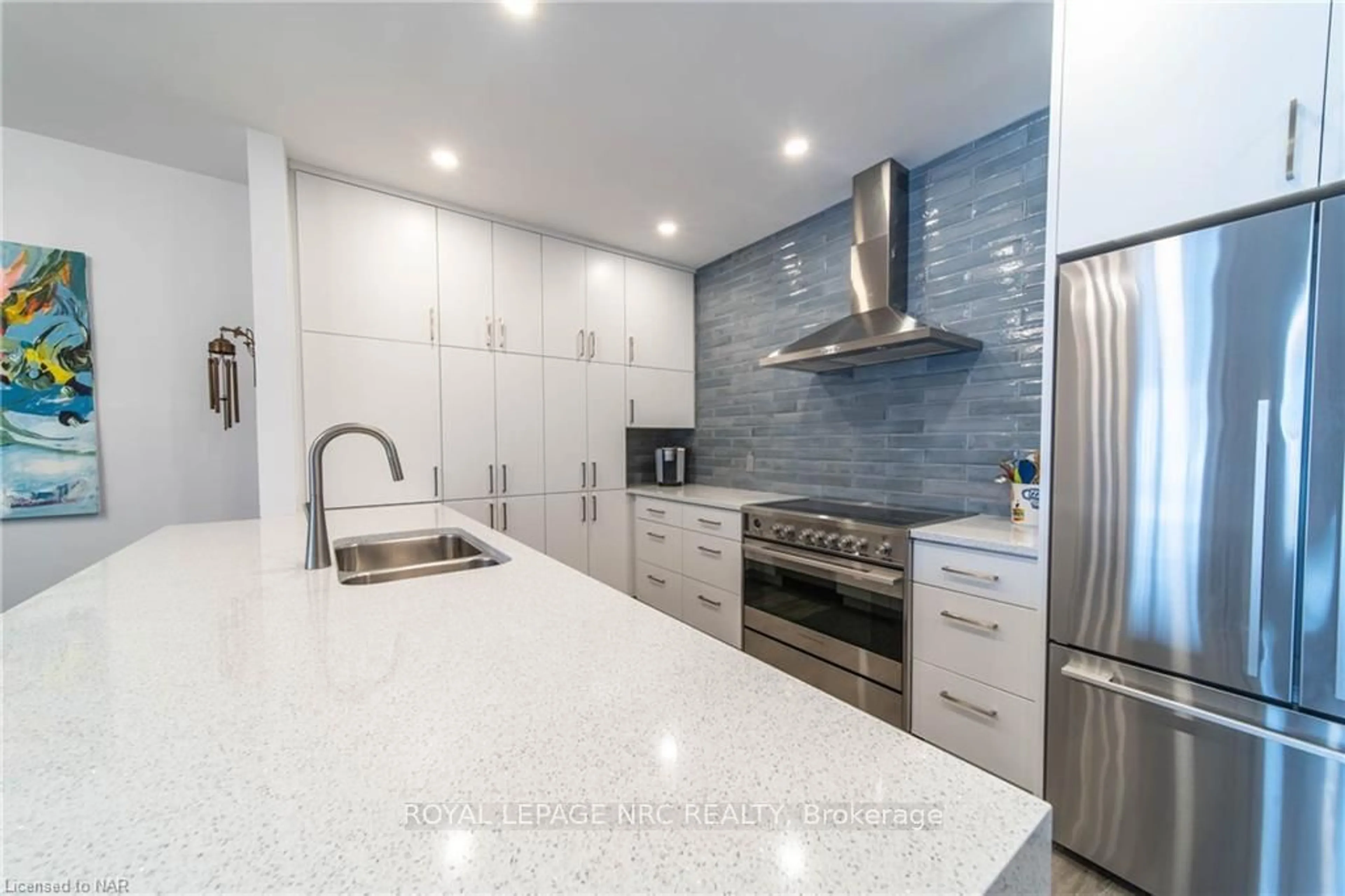 Contemporary kitchen, wood floors for 8111 Forest Glen Dr #109, Niagara Falls Ontario L2H 2Y7