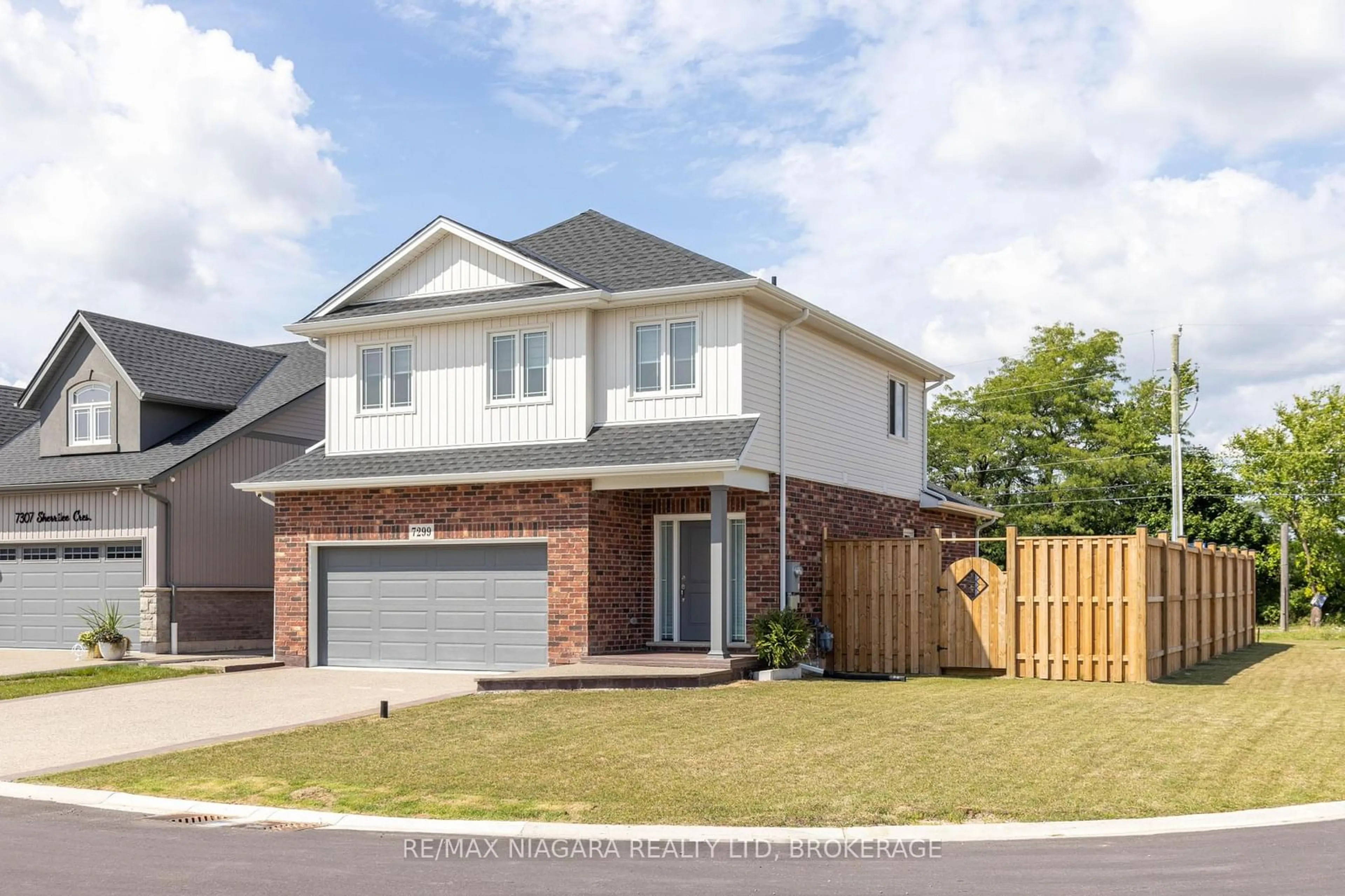 Home with brick exterior material for 7299 SHERRILEE Cres, Niagara Falls Ontario L2H 3T2