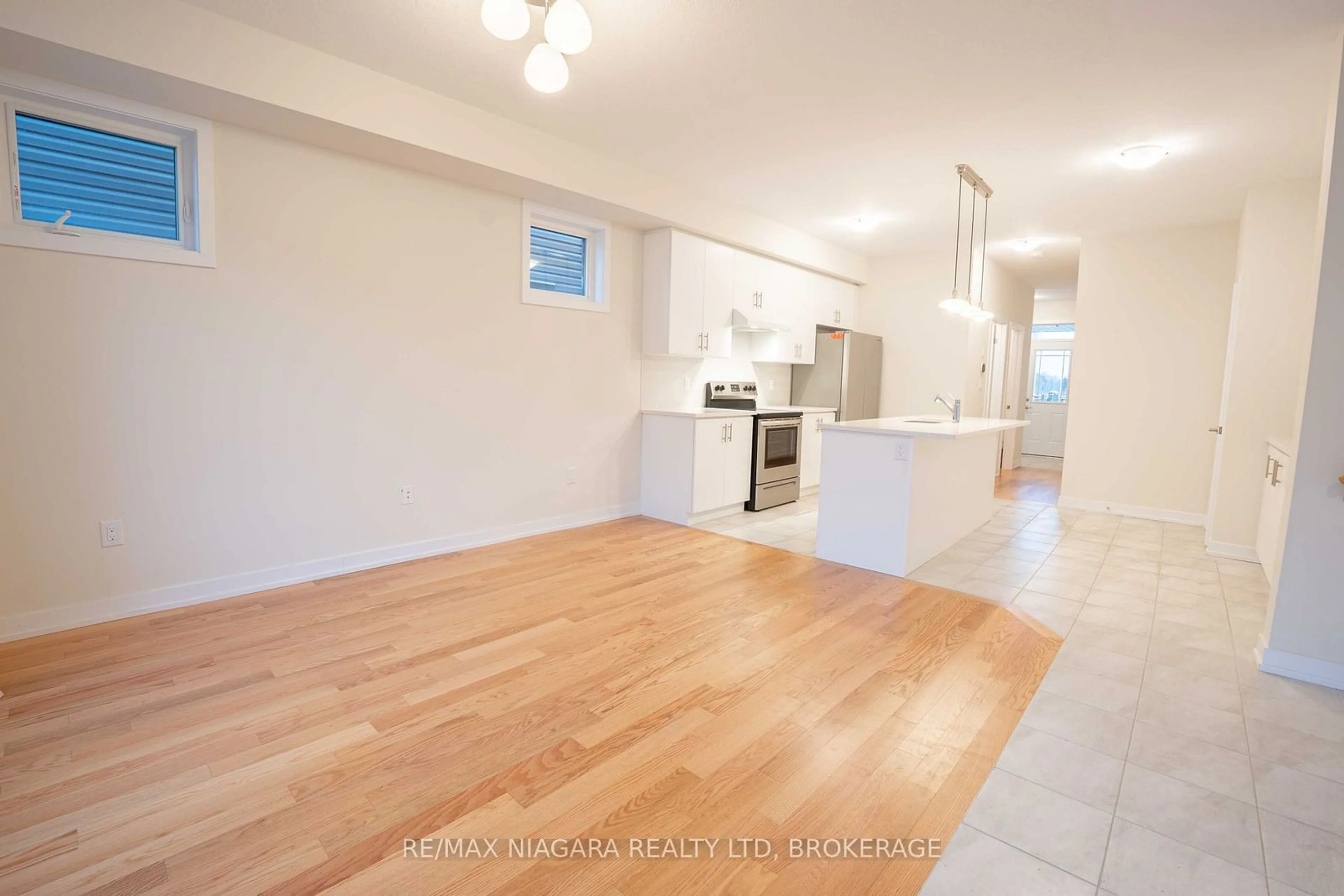 Open concept kitchen, wood/laminate floor for 42 Sunflower Cres, Thorold Ontario L3B 5N5