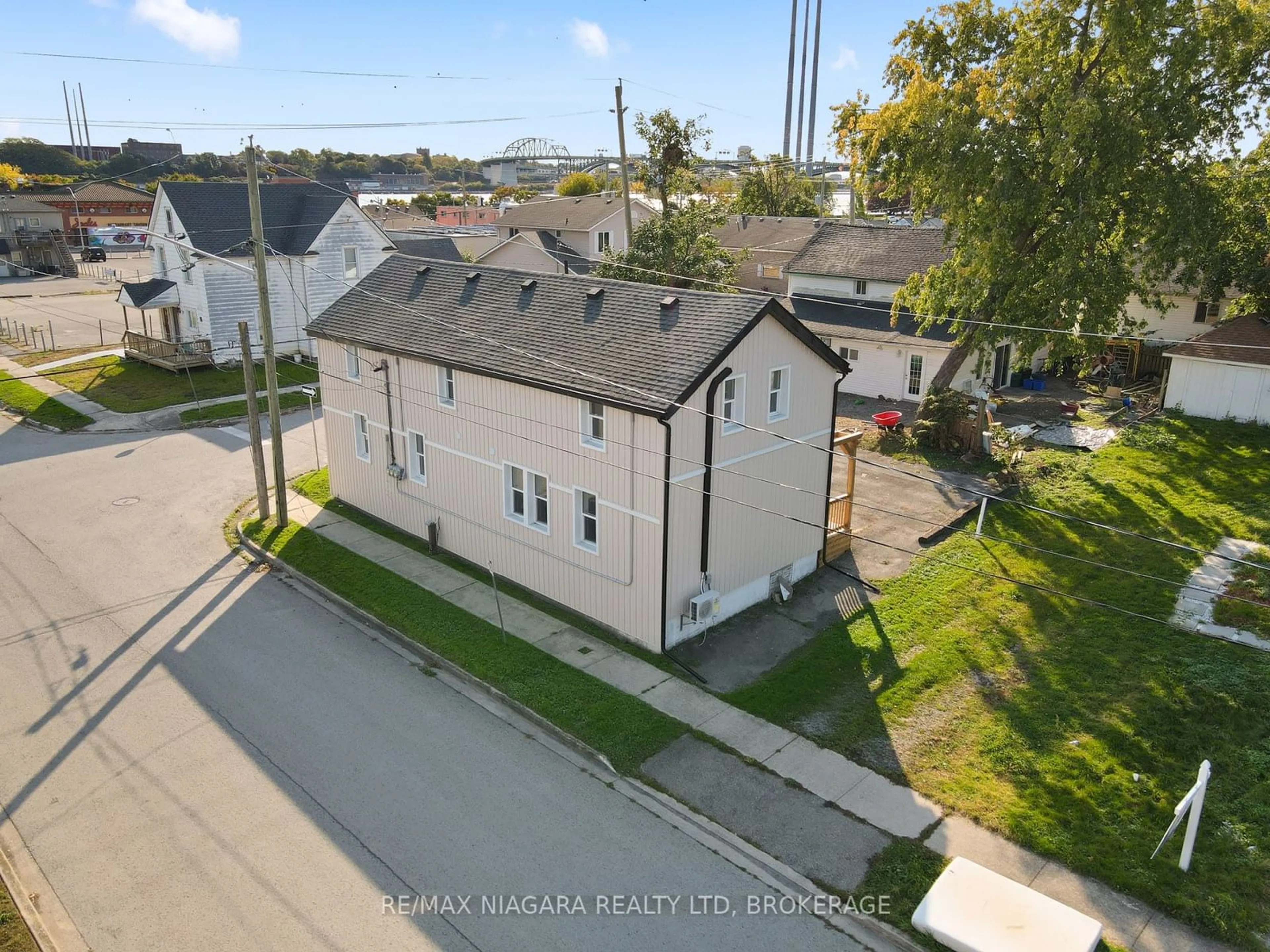 Frontside or backside of a home, the street view for 132 Waterloo St, Fort Erie Ontario L2A 3K2