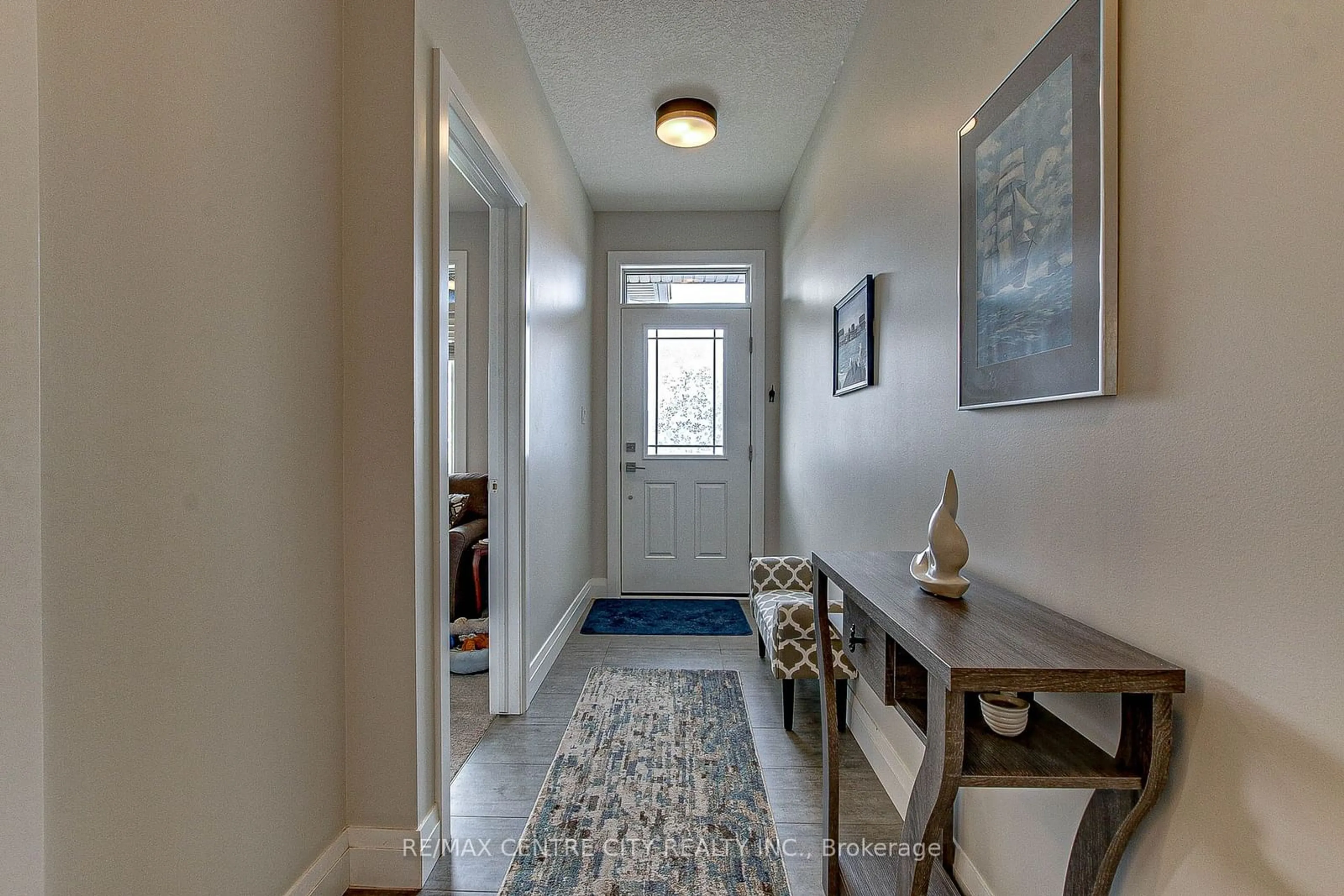 Indoor entryway, wood floors for 71 COMPASS Tr, Central Elgin Ontario N5L 0B4