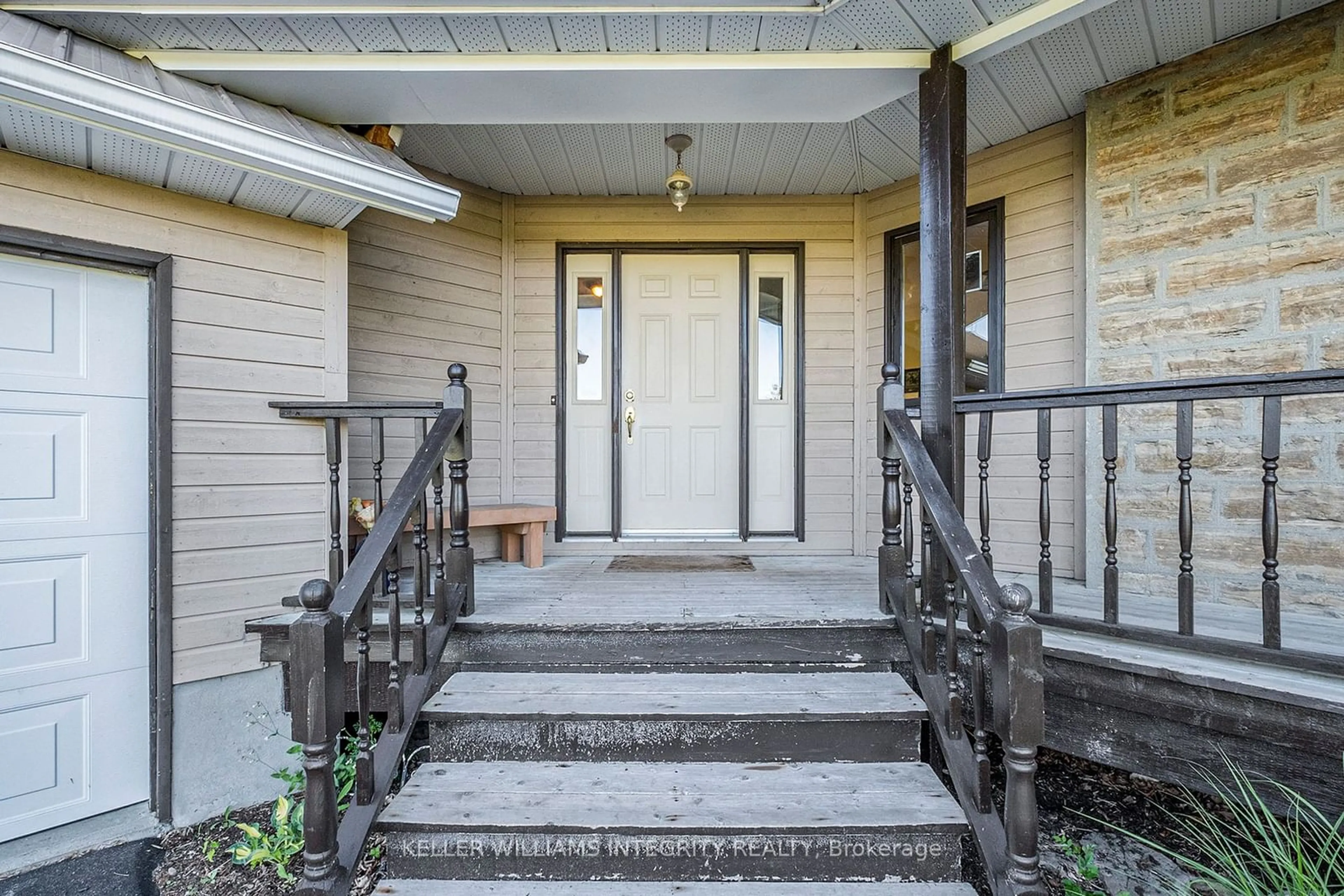 Indoor entryway, wood floors for 898 Kitley 2 Line, Elizabethtown-Kitley Ontario K0G 1G0