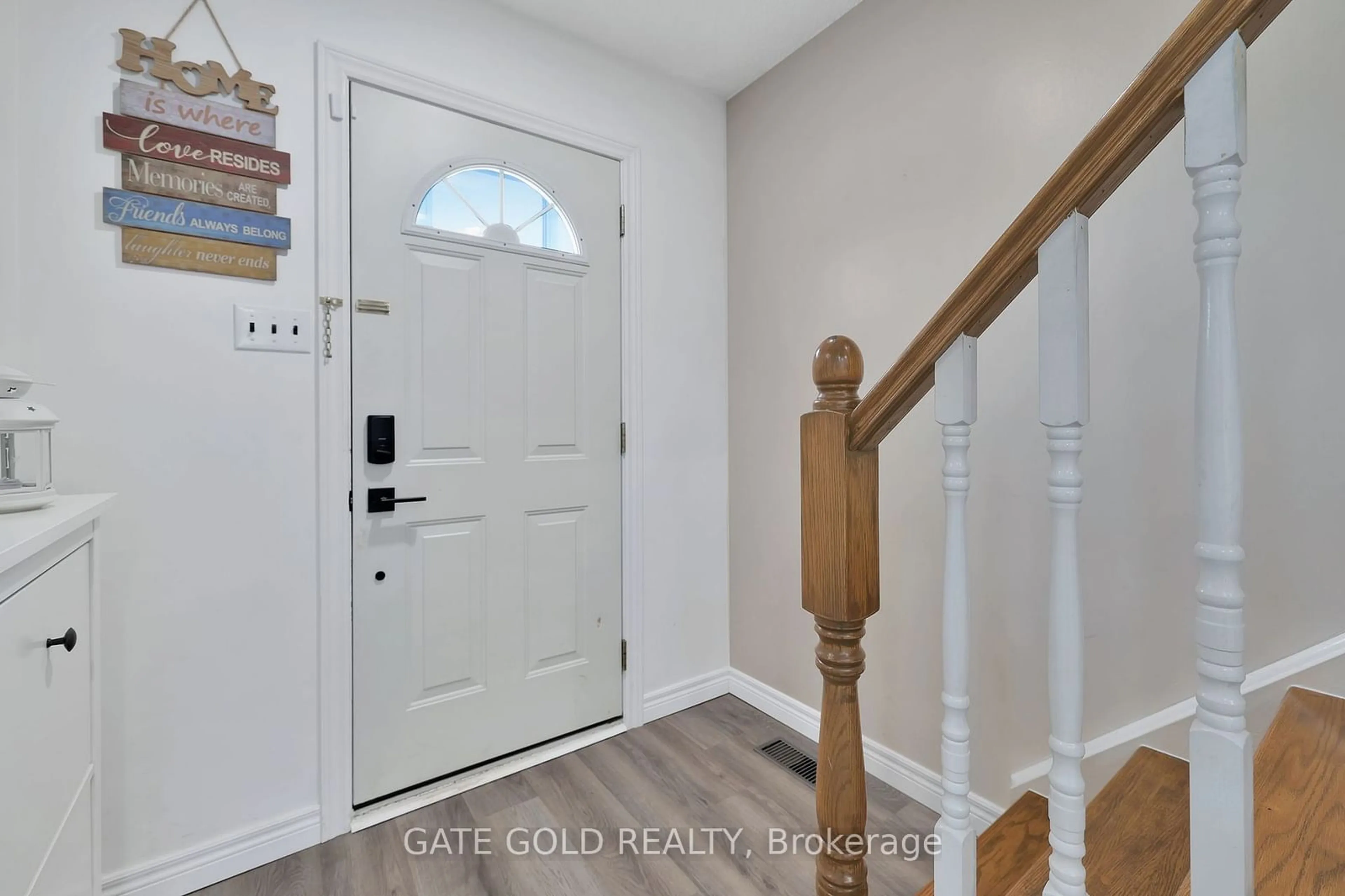 Indoor entryway, wood floors for 596 Grey St #2, Brantford Ontario N3S 4Y1