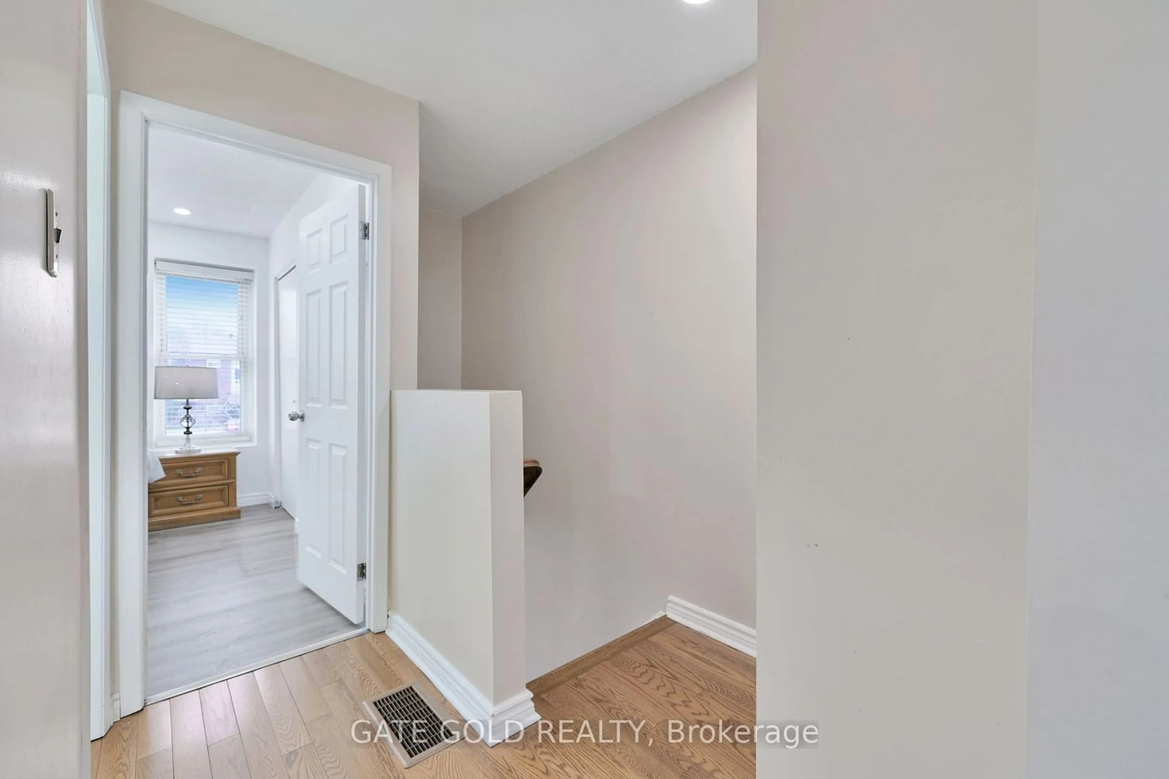 Indoor entryway, wood floors for 596 Grey St #2, Brantford Ontario N3S 4Y1