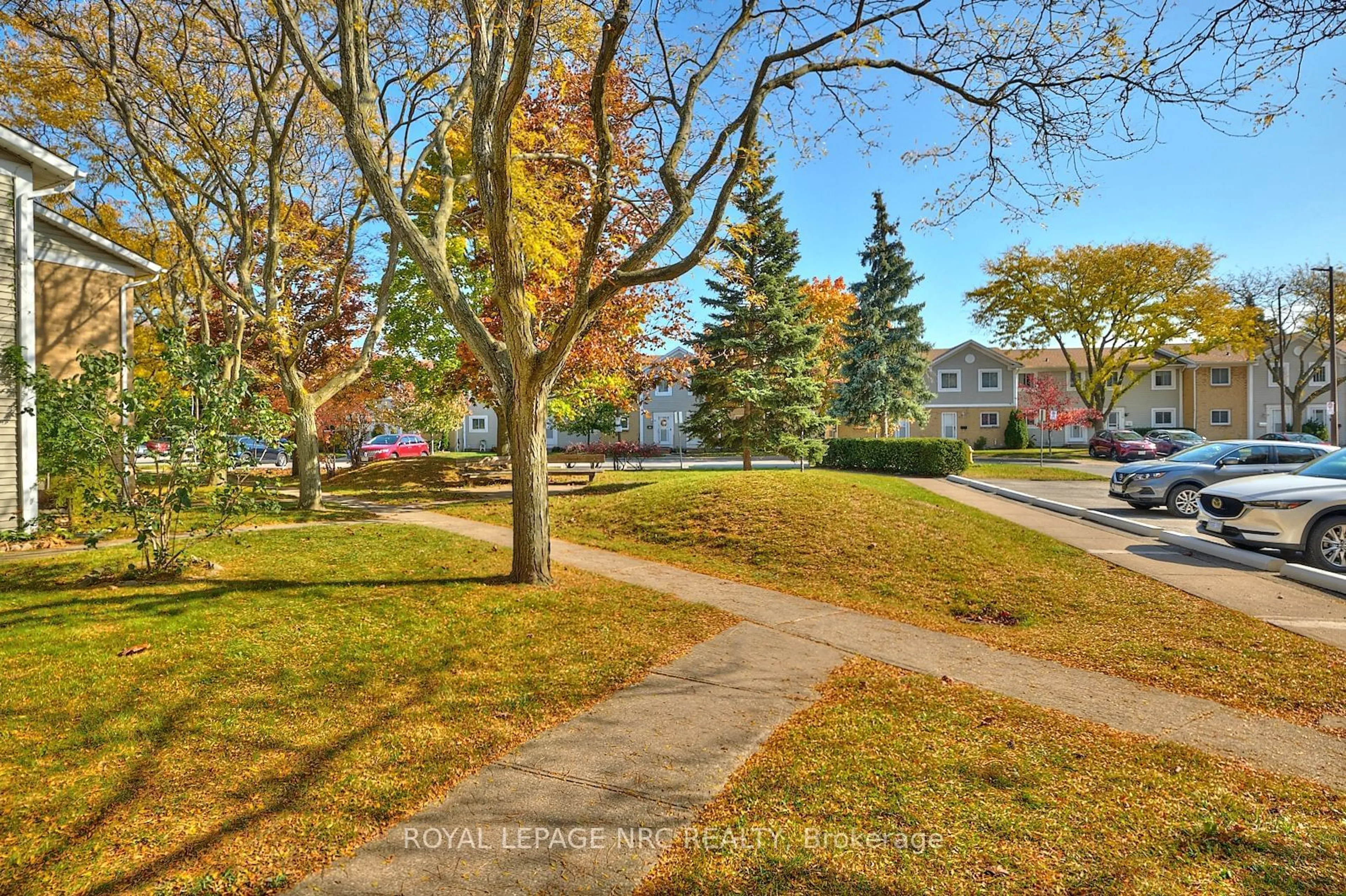 A pic from exterior of the house or condo, the street view for 38 ELMA St #2, St. Catharines Ontario L2N 6Z3