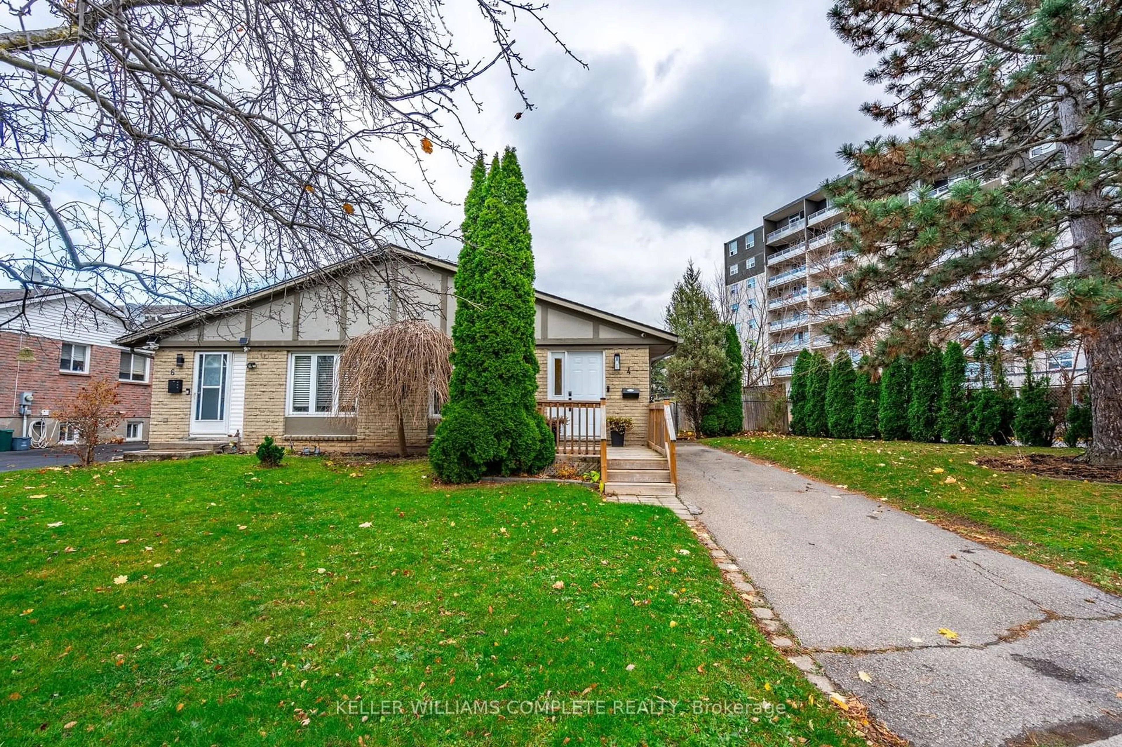 A pic from exterior of the house or condo, the street view for 4 Mcnicholl Circ, St. Catharines Ontario L2N 7C5