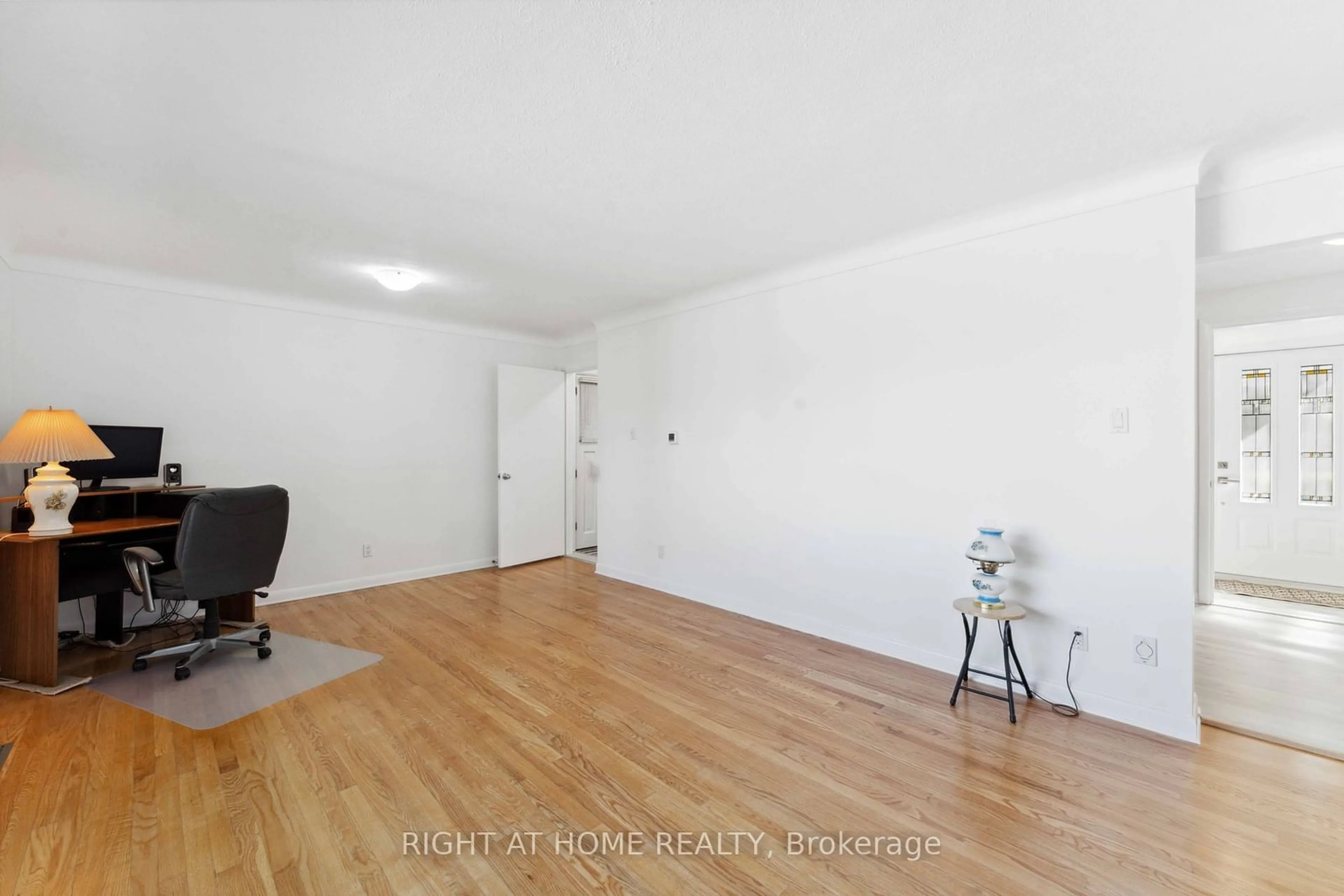 A pic of a room, not visible floor for 950 Woodroffe Ave, Britannia Heights - Queensway Terrace N and Area Ontario K2A 3R7