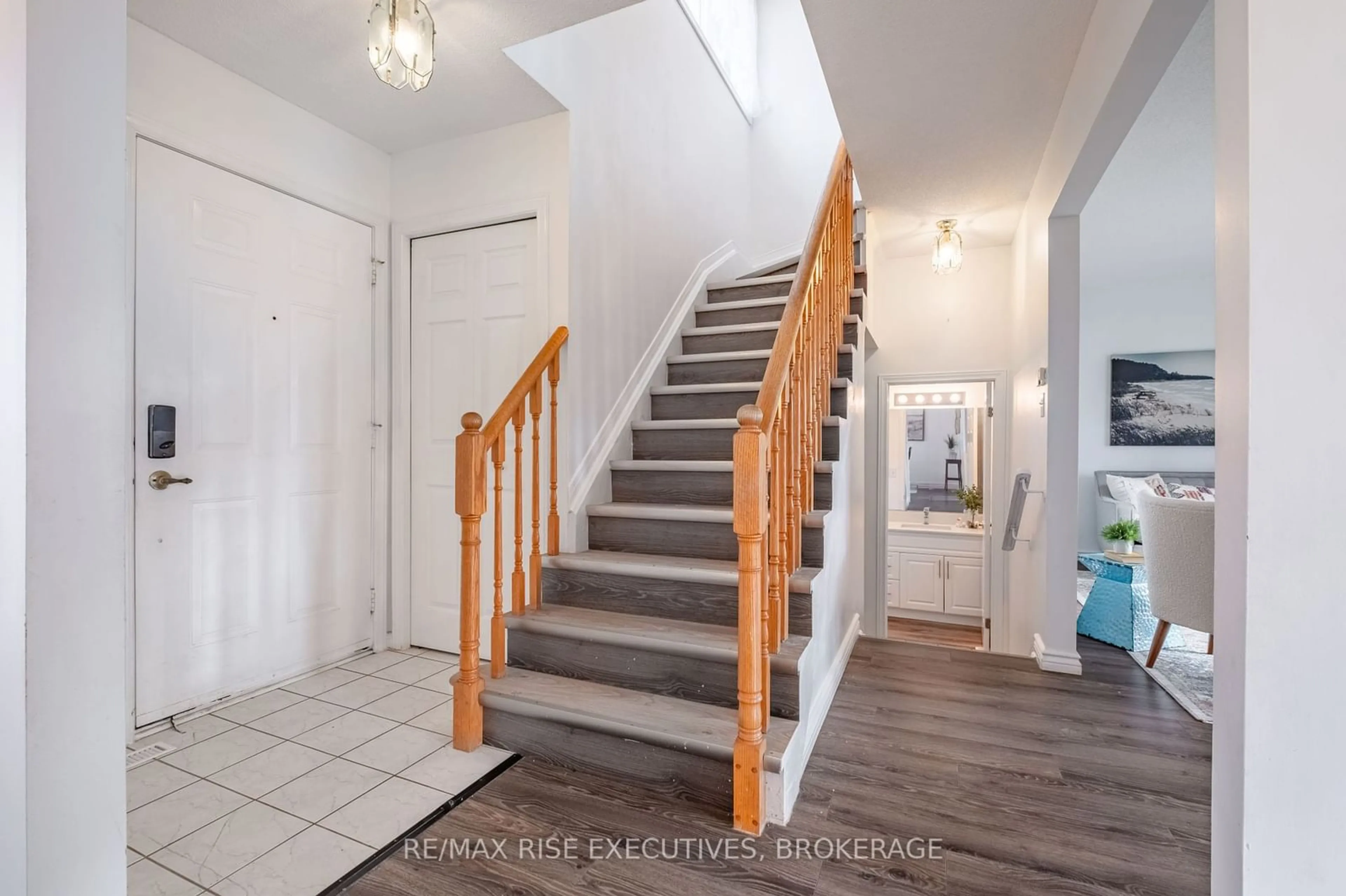 Indoor foyer, wood floors for 1065 Regatta Crt, Kingston Ontario K7M 8R2