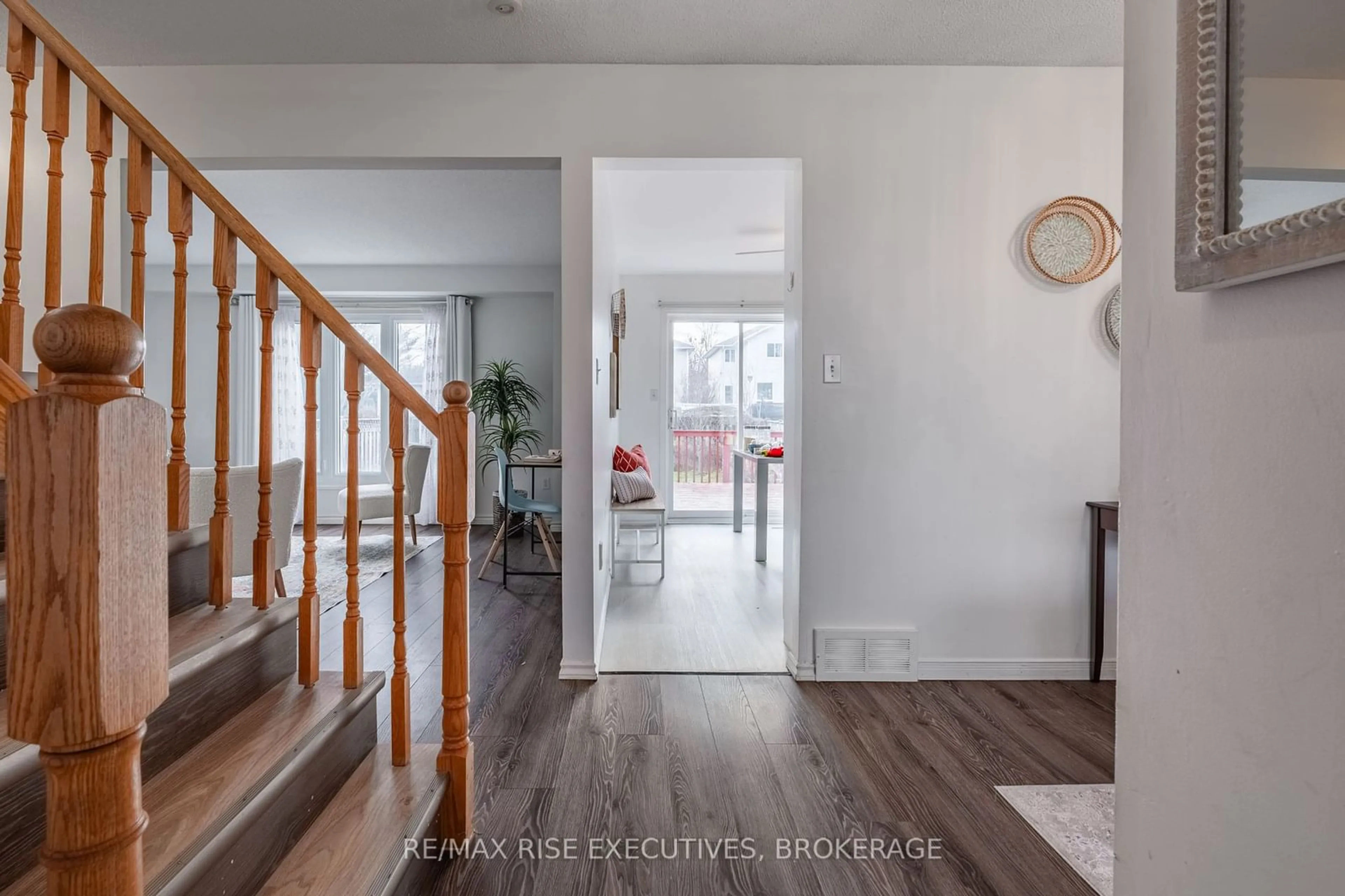 Indoor entryway, wood floors for 1065 Regatta Crt, Kingston Ontario K7M 8R2