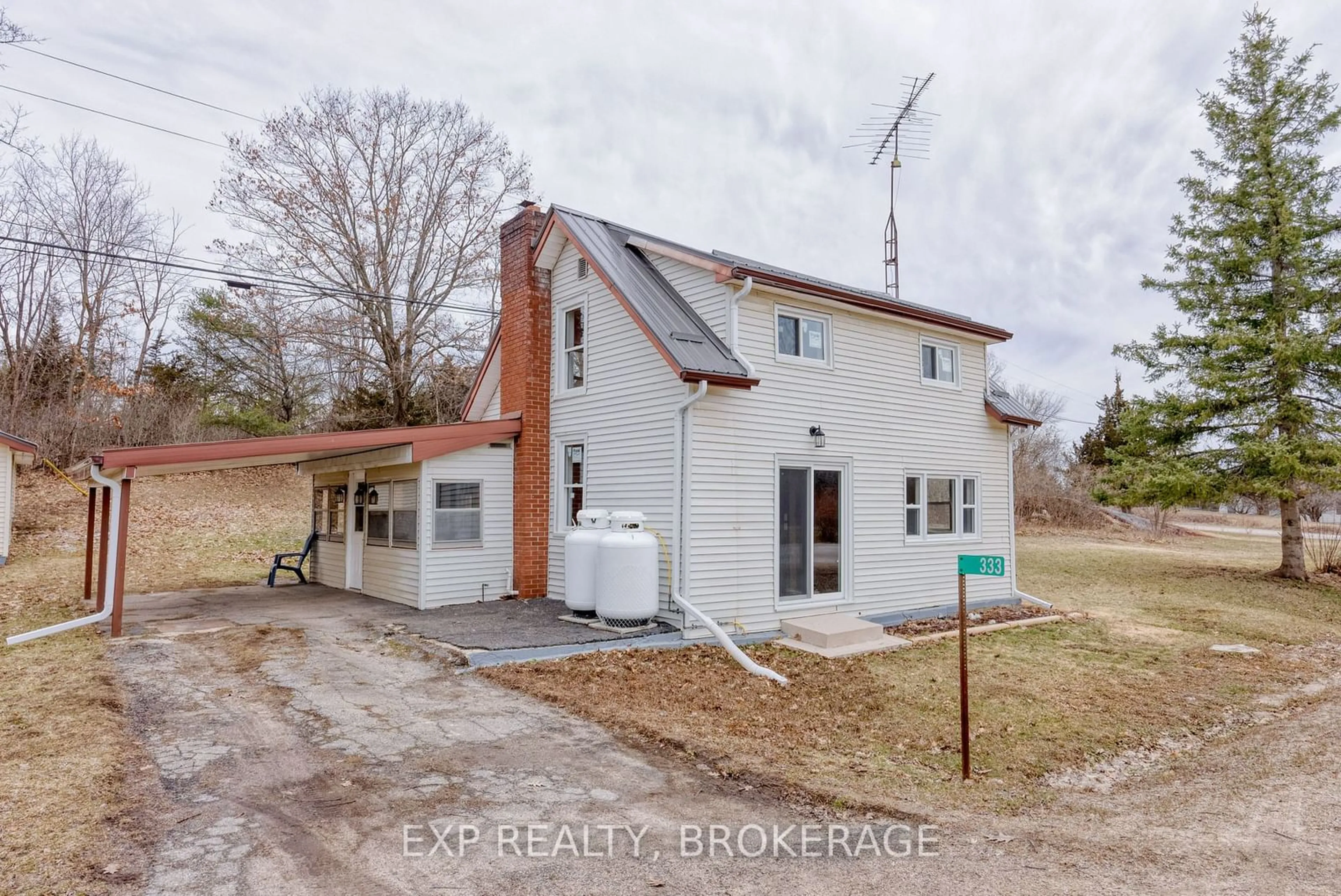 Frontside or backside of a home, cottage for 333 BURRIDGE Rd, South Frontenac Ontario K0H 1T0