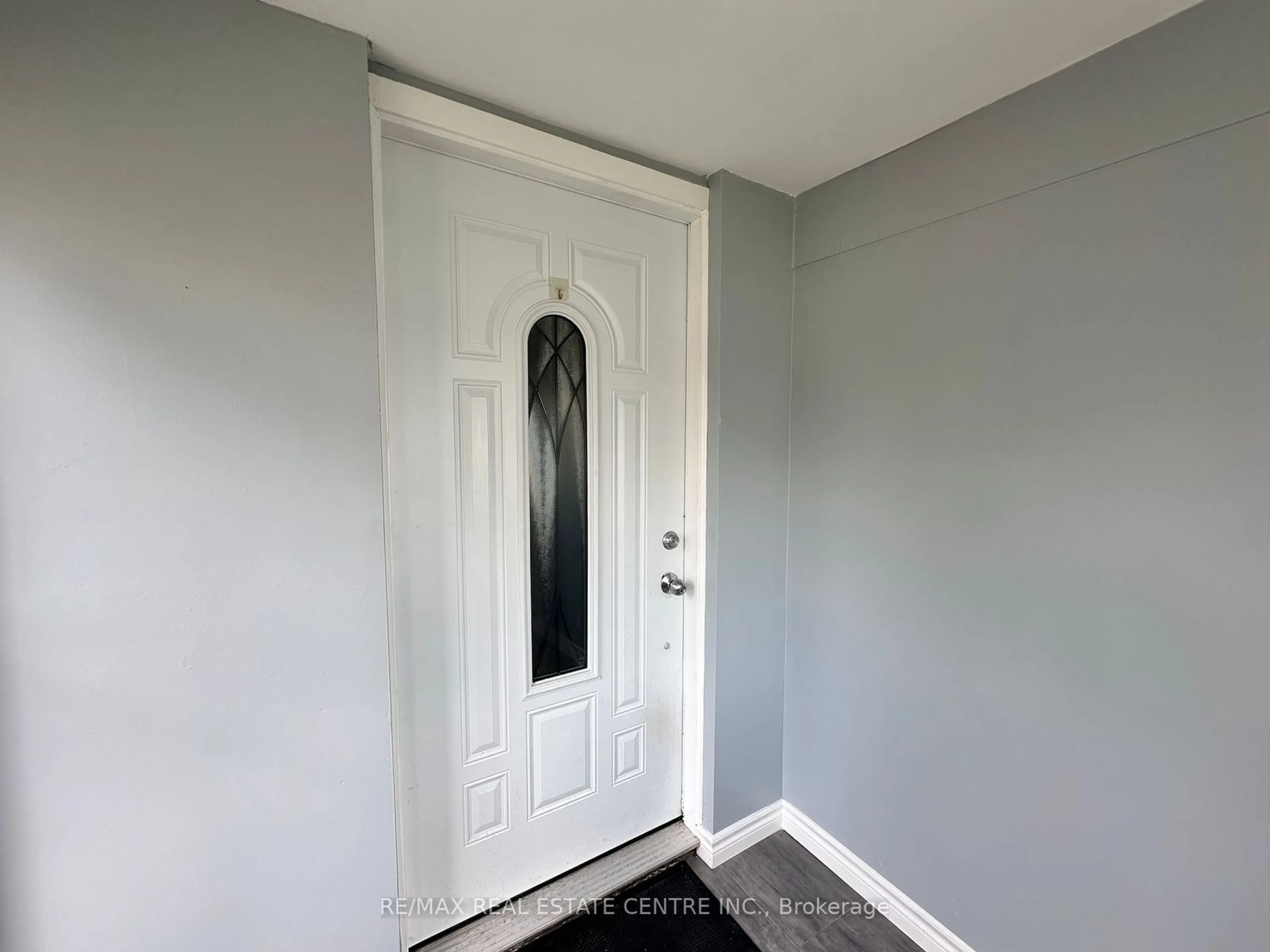 Indoor entryway, not visible floor for 5673 Glenholme Ave, Niagara Falls Ontario L2G 4Y5