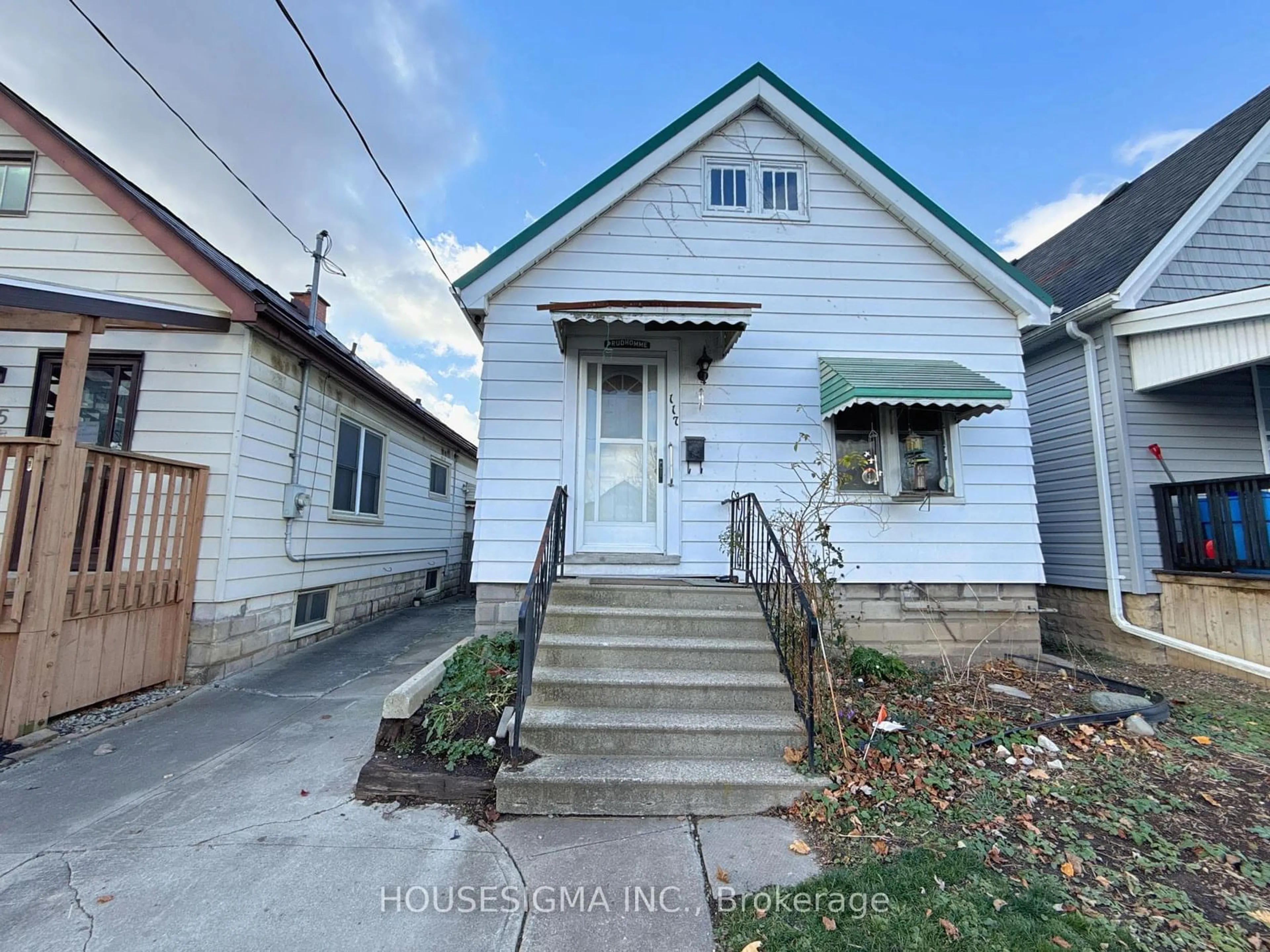 Frontside or backside of a home, the street view for 117 Sterling St, London Ontario N5Y 1Y9