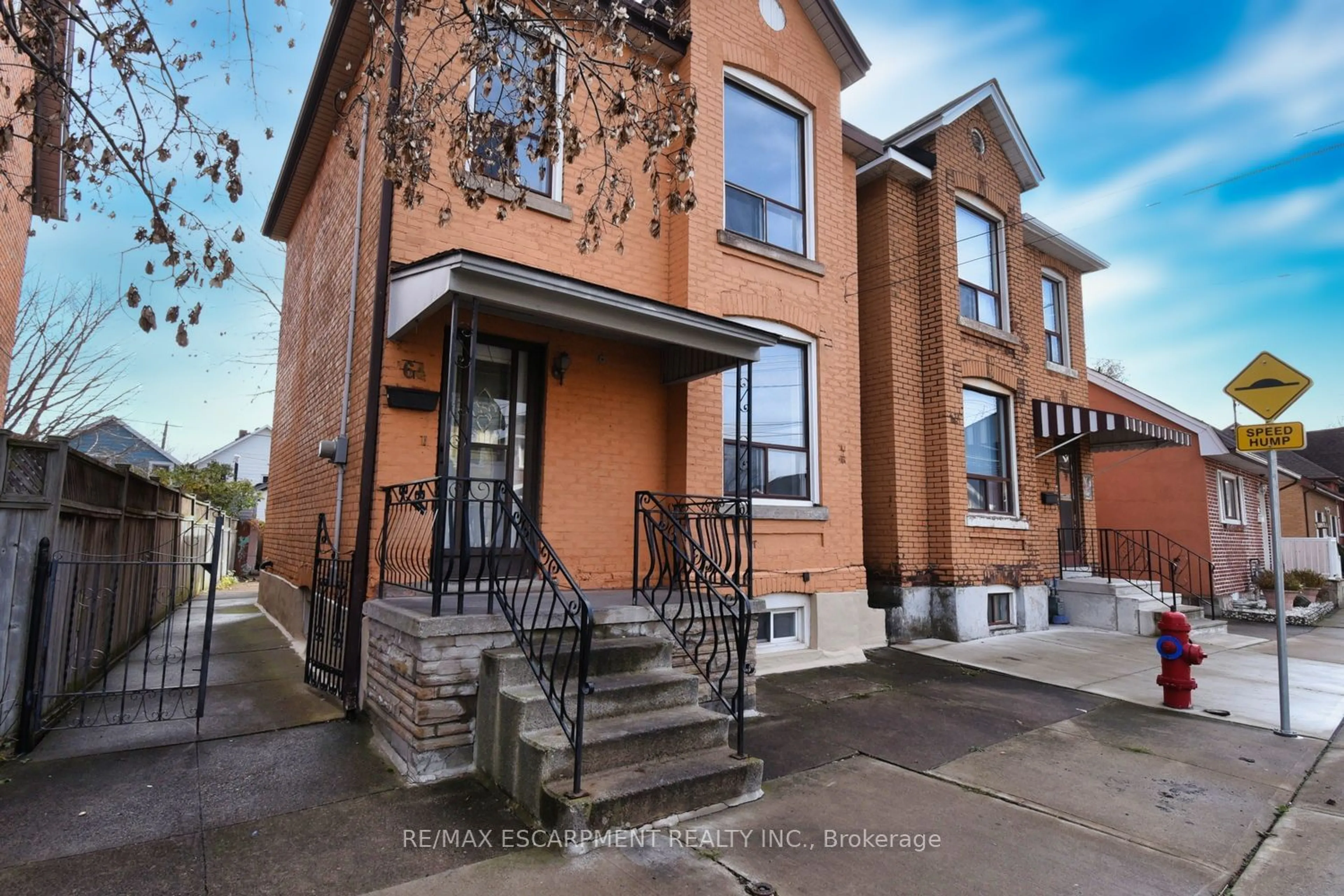 A pic from exterior of the house or condo, the street view for 64 Crooks St, Hamilton Ontario L8R 2Z6