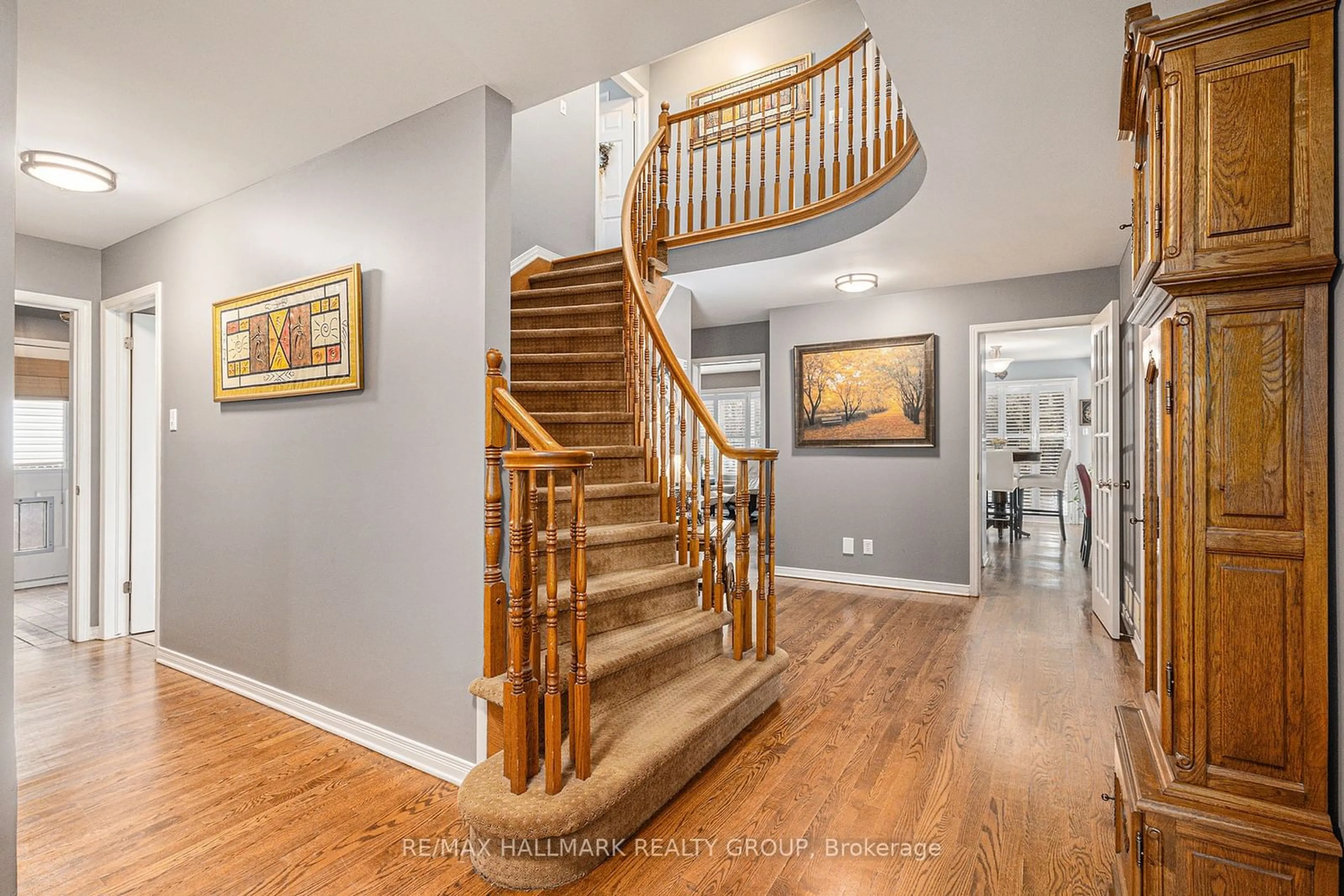 Indoor entryway, wood floors for 800 Foxwood Crt, Orleans - Cumberland and Area Ontario K4A 3E9