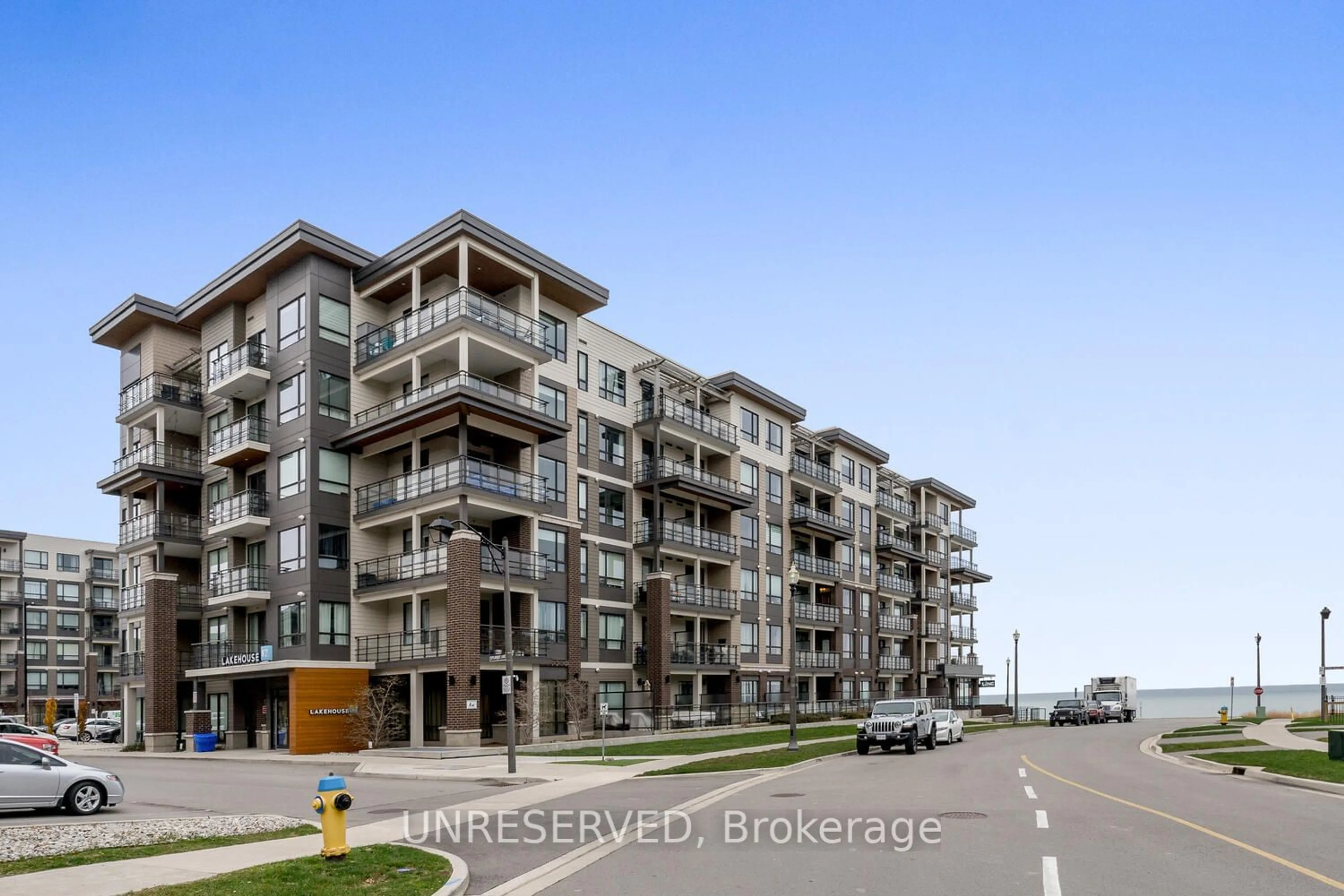 A pic from exterior of the house or condo, the street view for 10 Esplanade Lane #207, Grimsby Ontario L3M 0H1