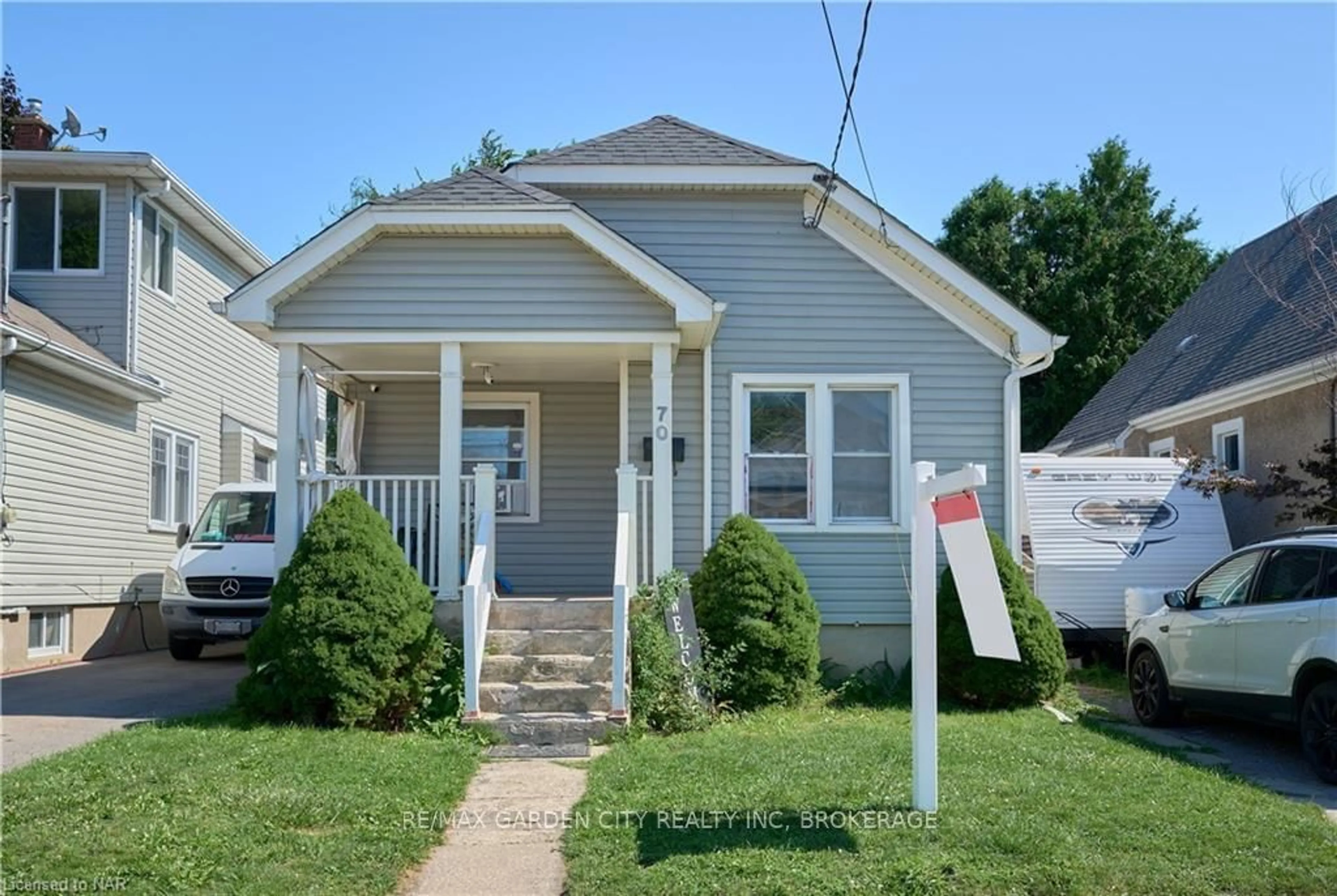 Frontside or backside of a home, cottage for 70 SHERWOOD Ave, St. Catharines Ontario L2R 1X5