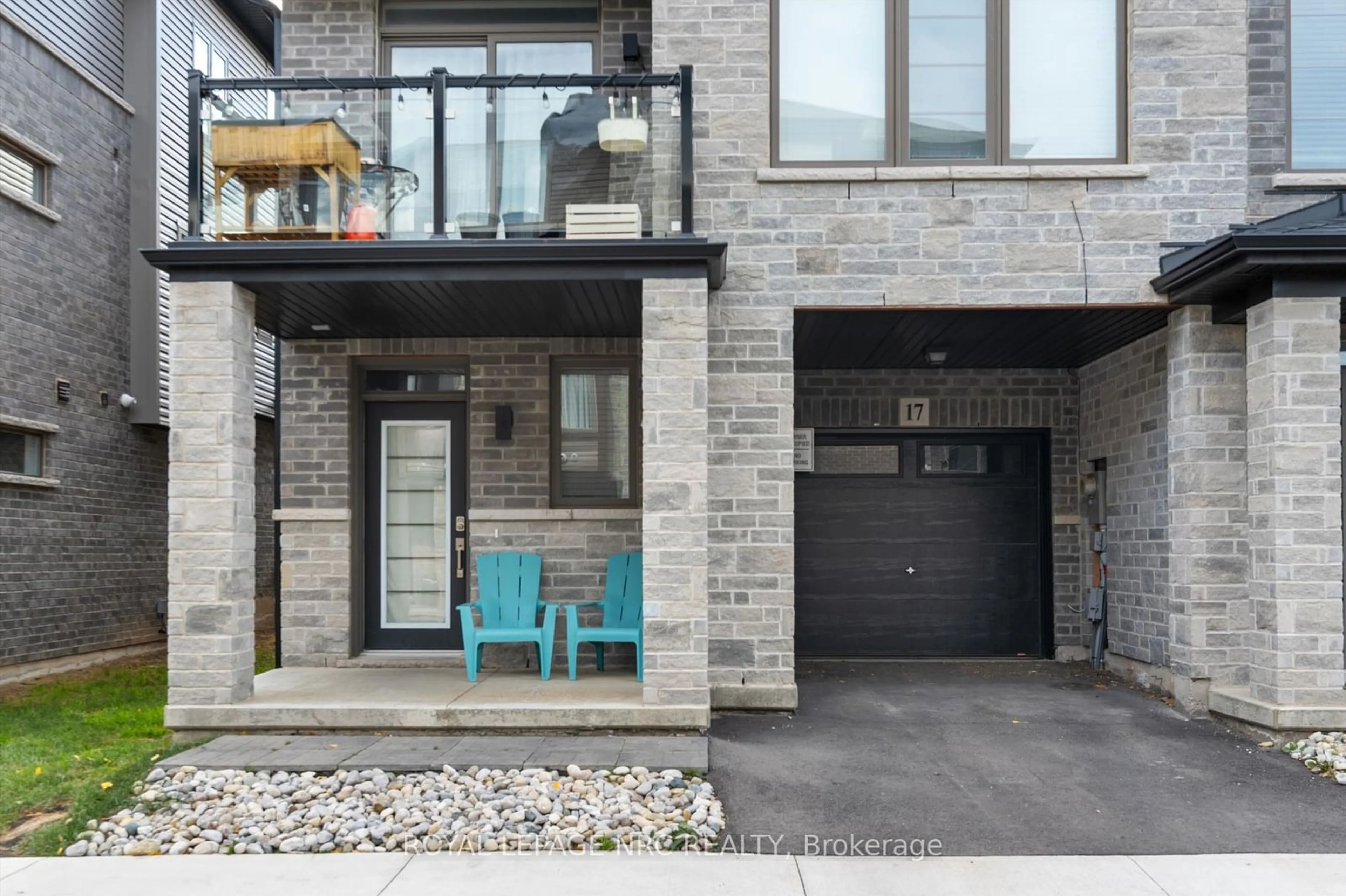 Home with brick exterior material for 5000 Connor Dr #17, Lincoln Ontario L3J 0T4