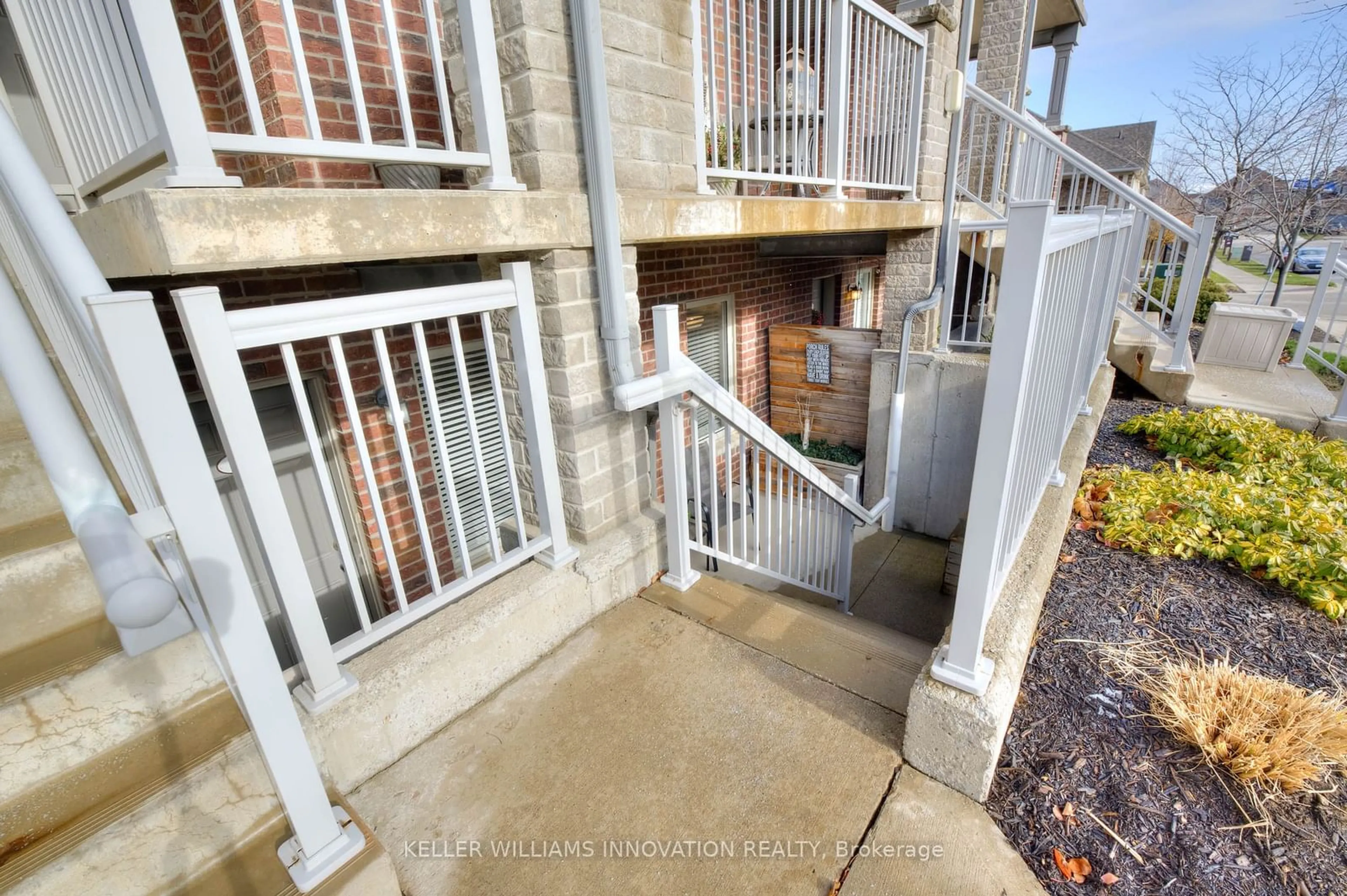 A pic from exterior of the house or condo, the street view for 29 Sienna St #H, Kitchener Ontario N2R 0H8