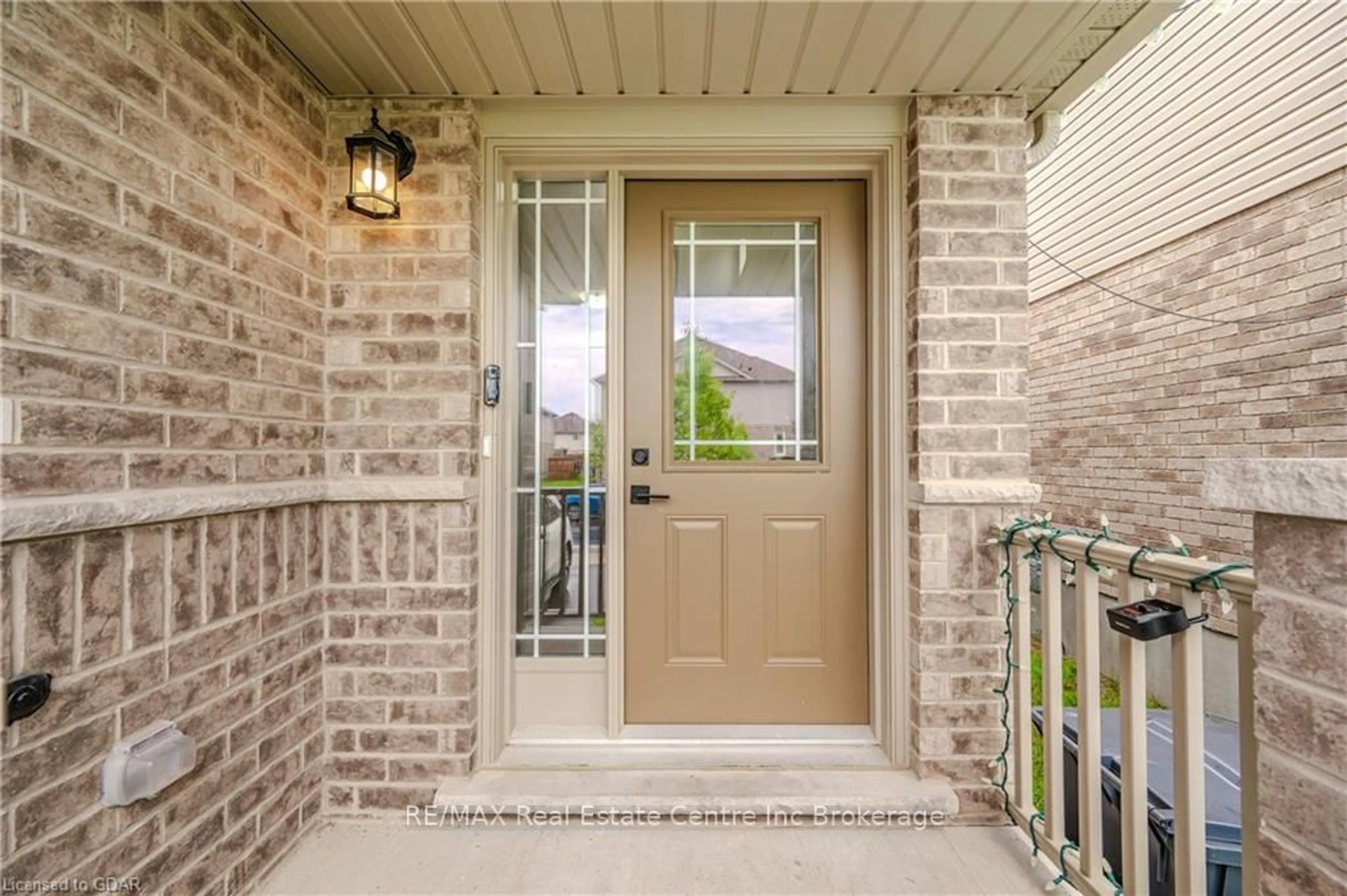 Indoor entryway, cement floor for 30 JOHN BRABSON Cres, Guelph Ontario N1G 0G5