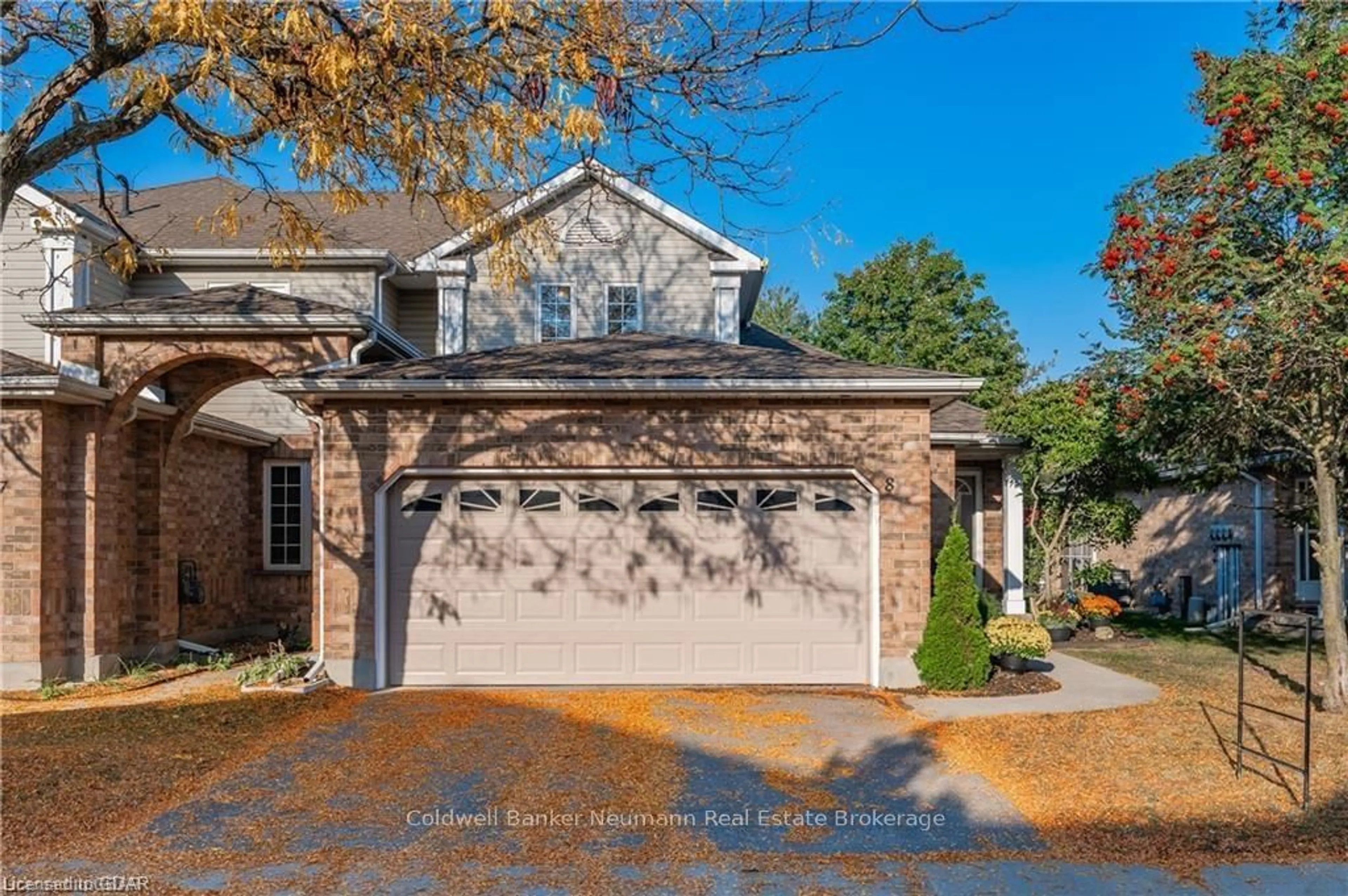 A pic from exterior of the house or condo, the street view for 1550 GORDON St #8, Guelph Ontario N1L 1C7