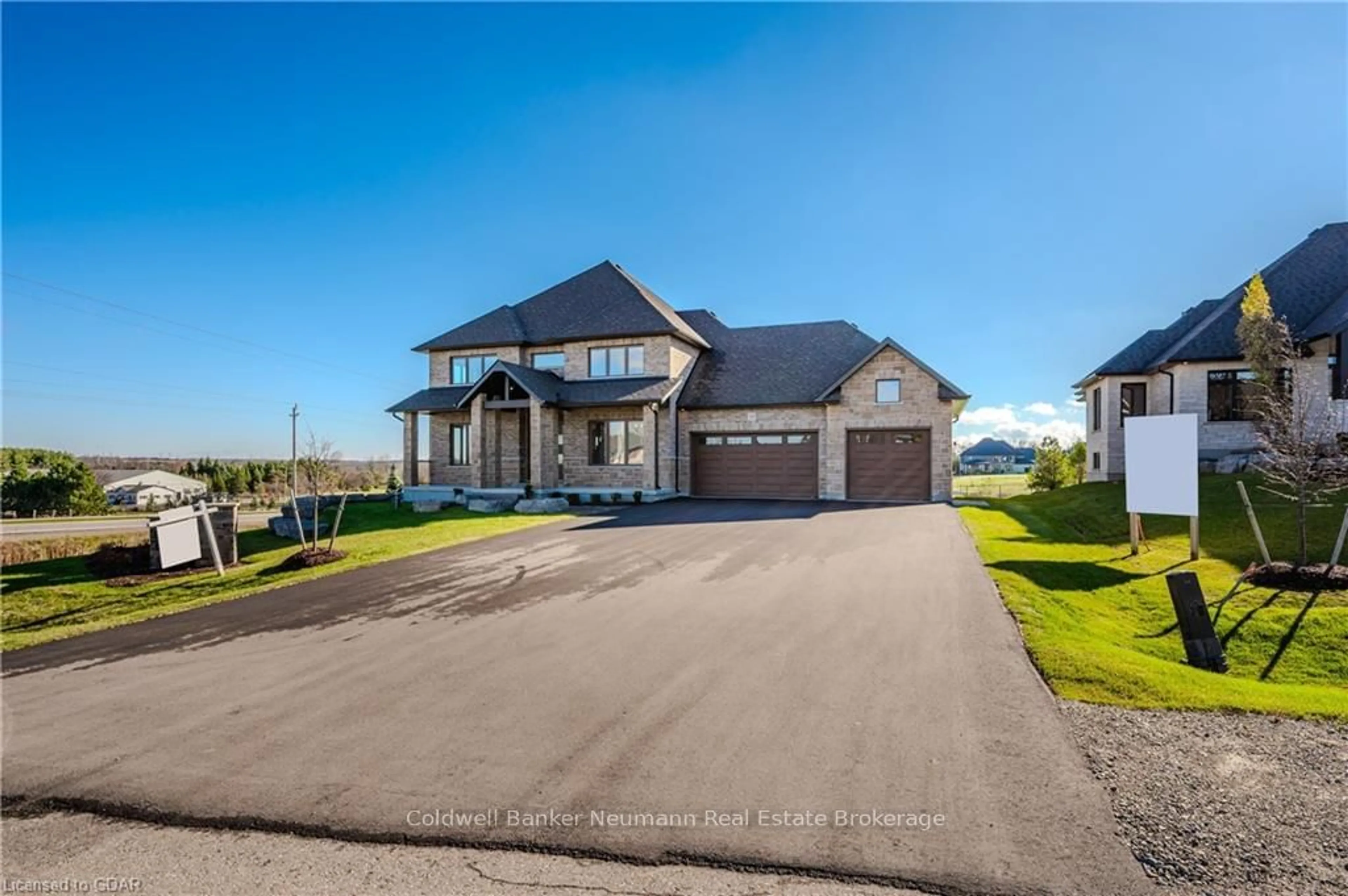 Frontside or backside of a home, the street view for 10 BROUGHTON St, Erin Ontario N1H 0B7