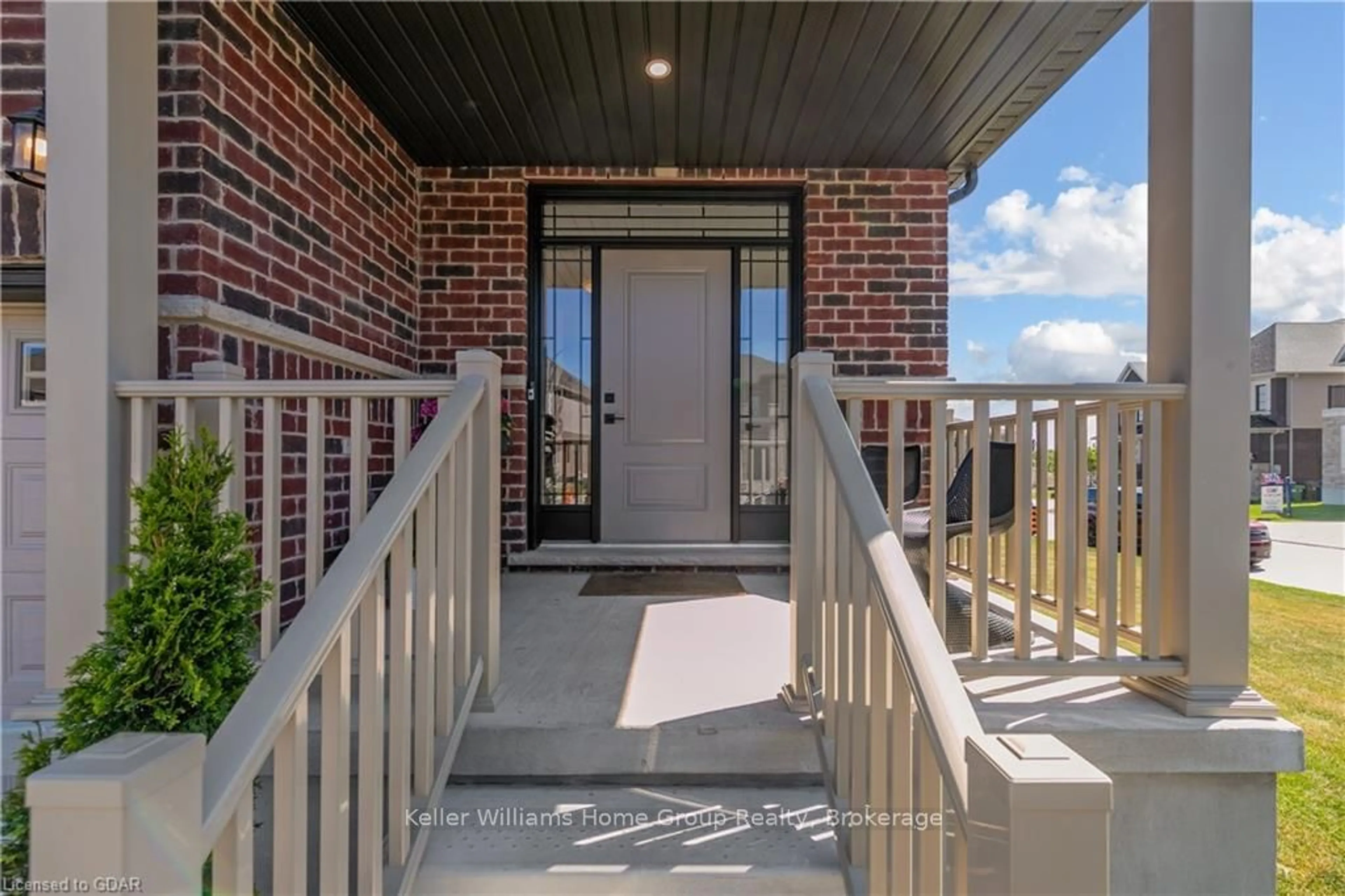 Indoor entryway, wood floors for 48 MACALISTER BOULEVARD, Guelph Ontario N1G 0G6