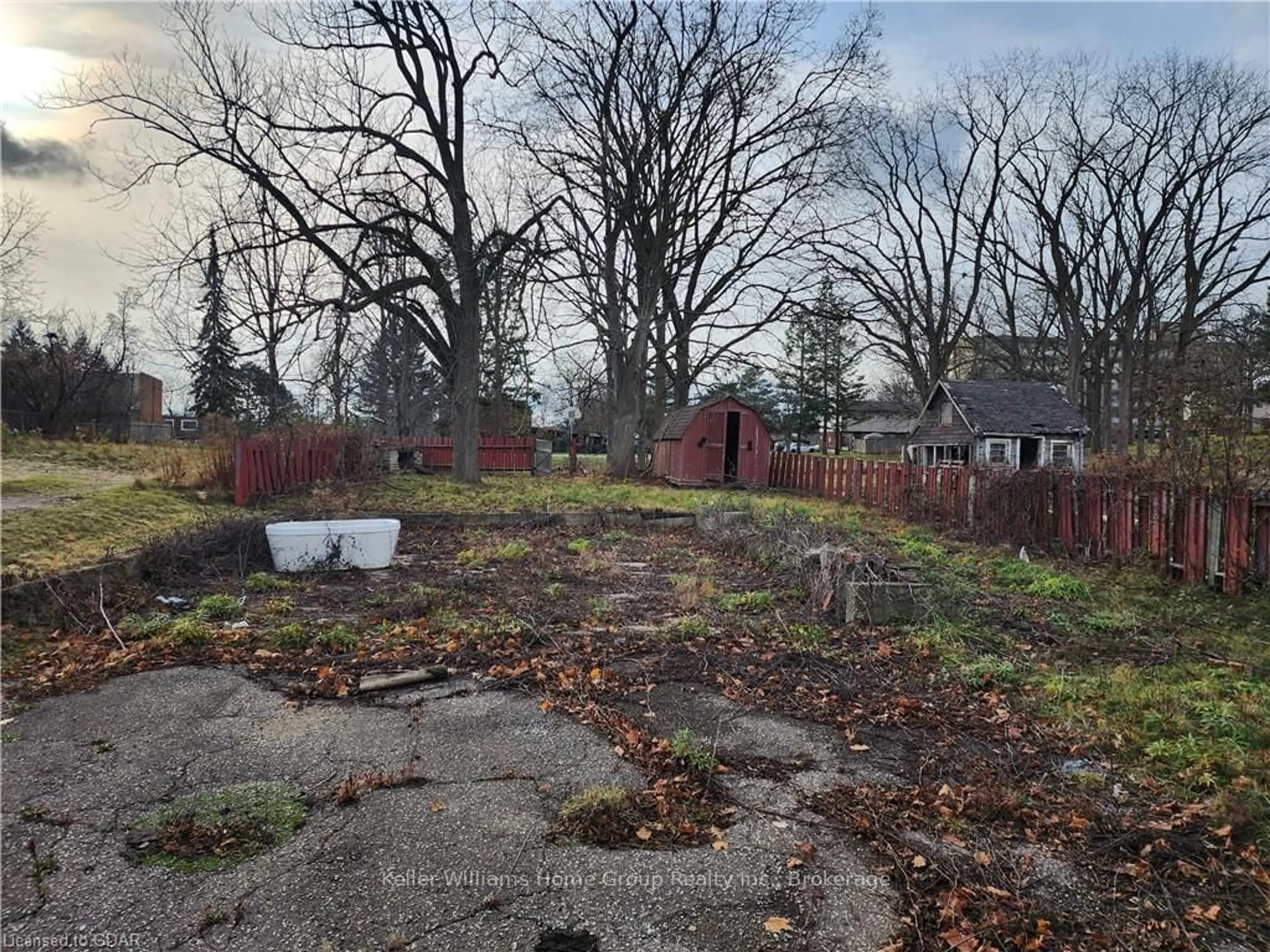 Shed for 257 MILL St, Kitchener Ontario N2M 3R4