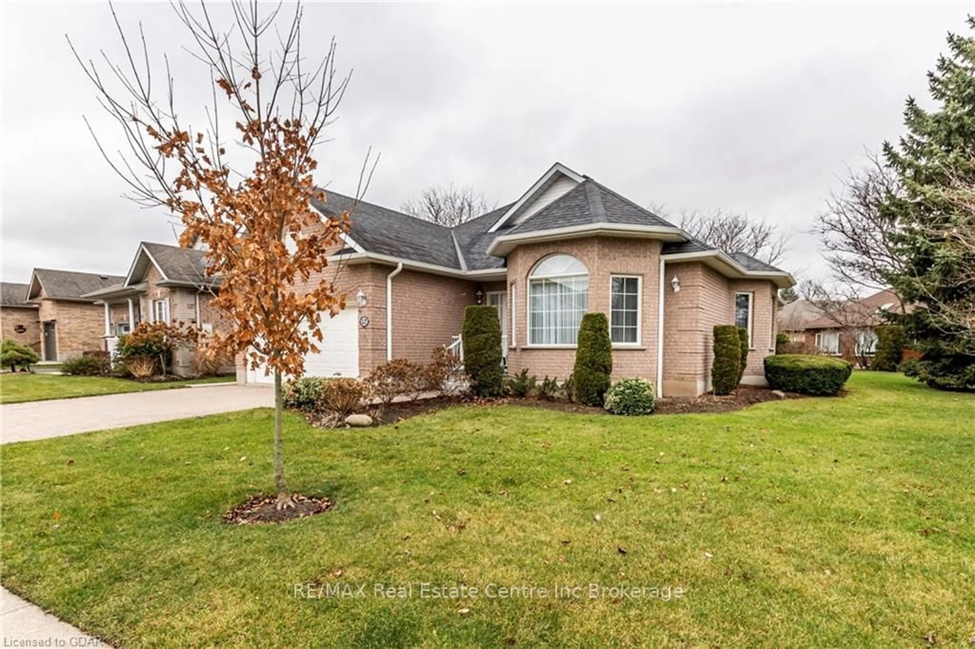 Frontside or backside of a home, cottage for 82 WHITE PINE Way, Guelph Ontario N1G 4X7