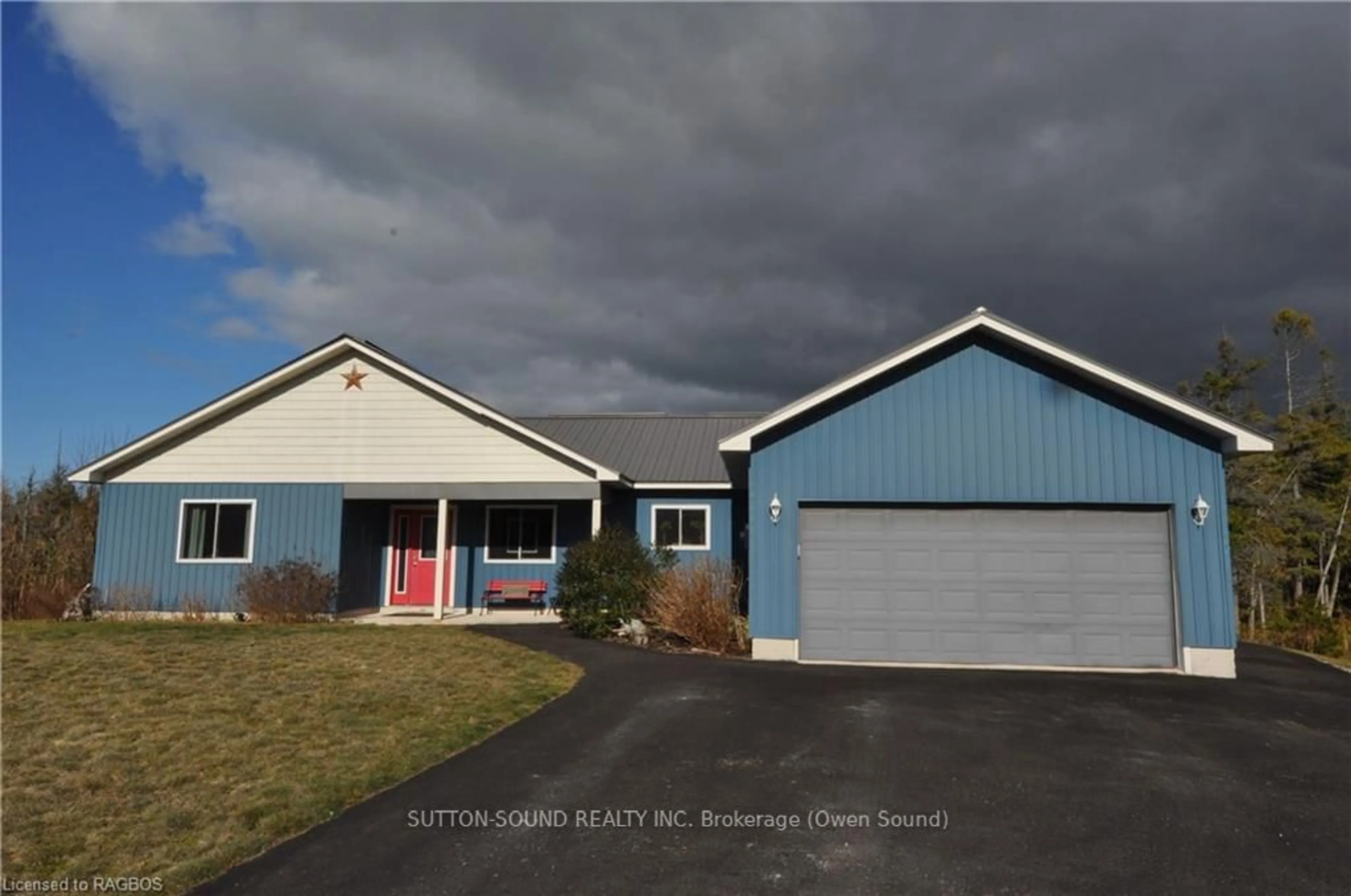 Frontside or backside of a home, the street view for 1 WILLIAMSON Pl, South Bruce Peninsula Ontario N0H 2T0