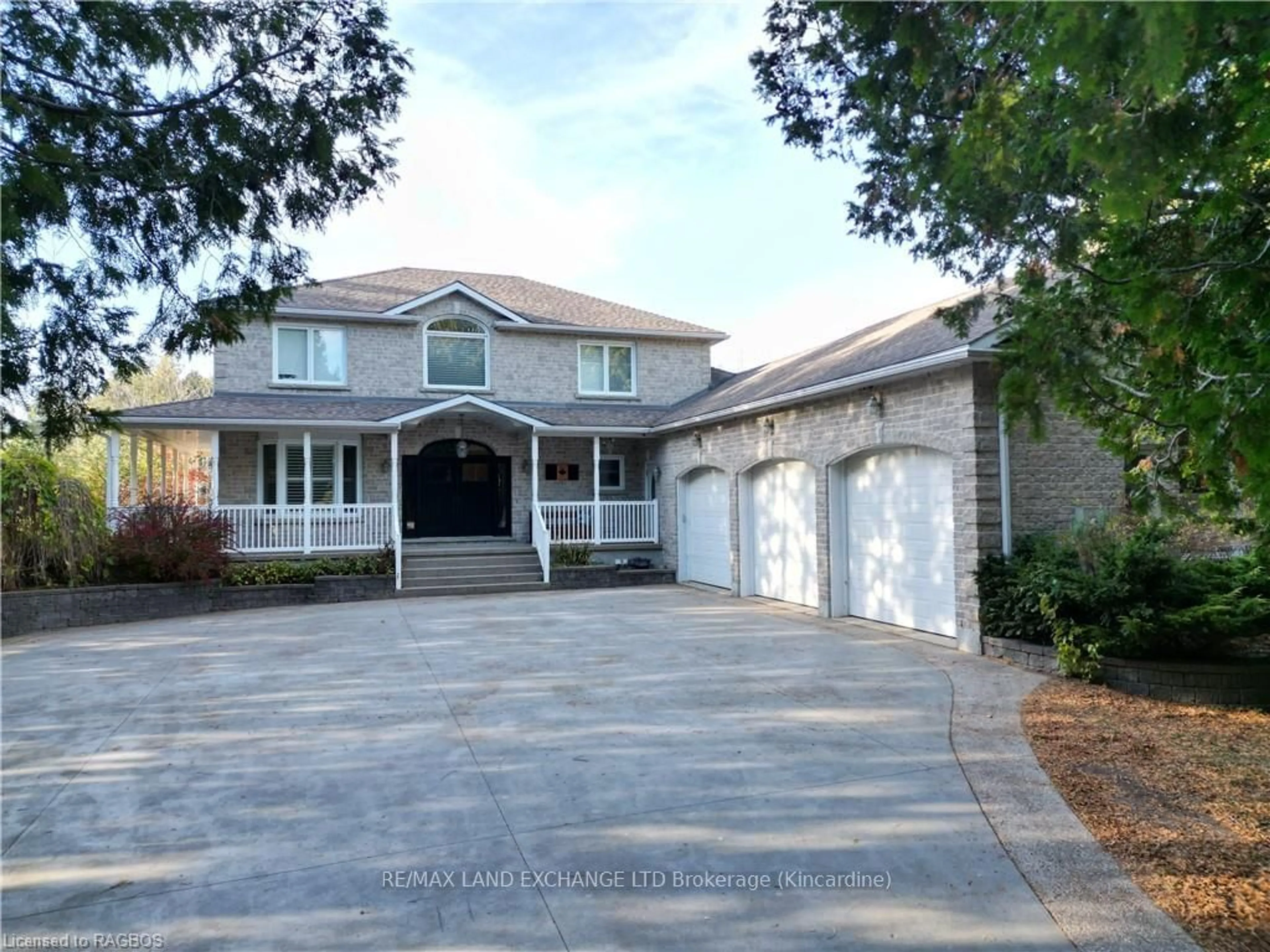 Frontside or backside of a home, the street view for 19 STONEY ISLAND Cres, Kincardine Ontario N2Z 2X6