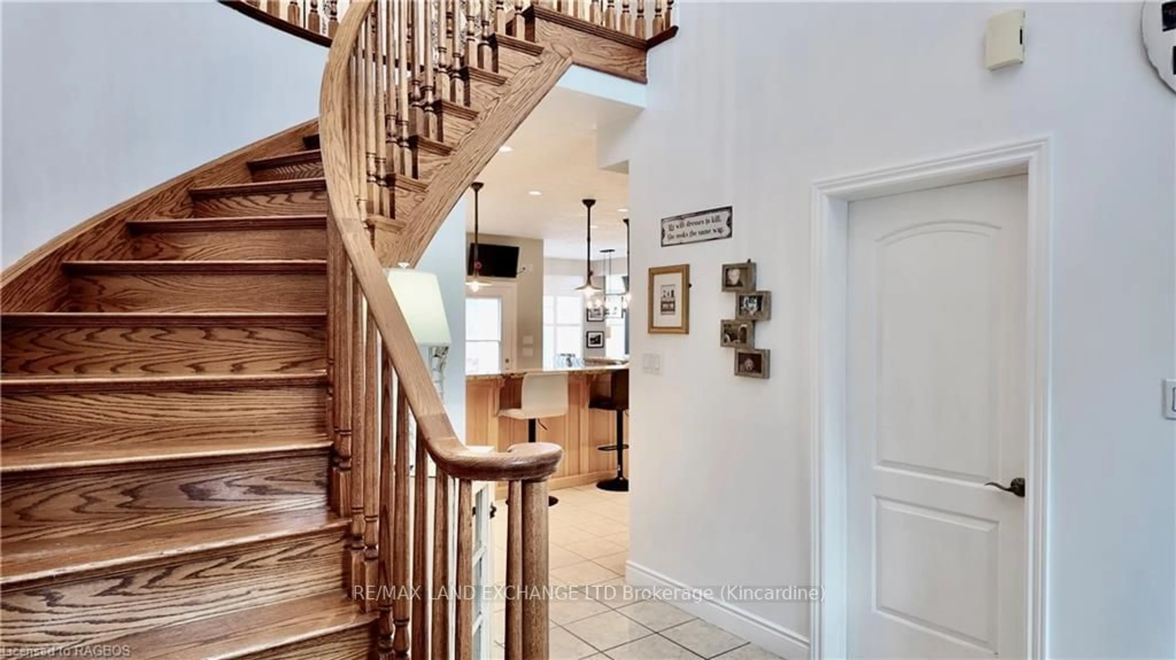 Indoor foyer, wood floors for 19 STONEY ISLAND Cres, Kincardine Ontario N2Z 2X6