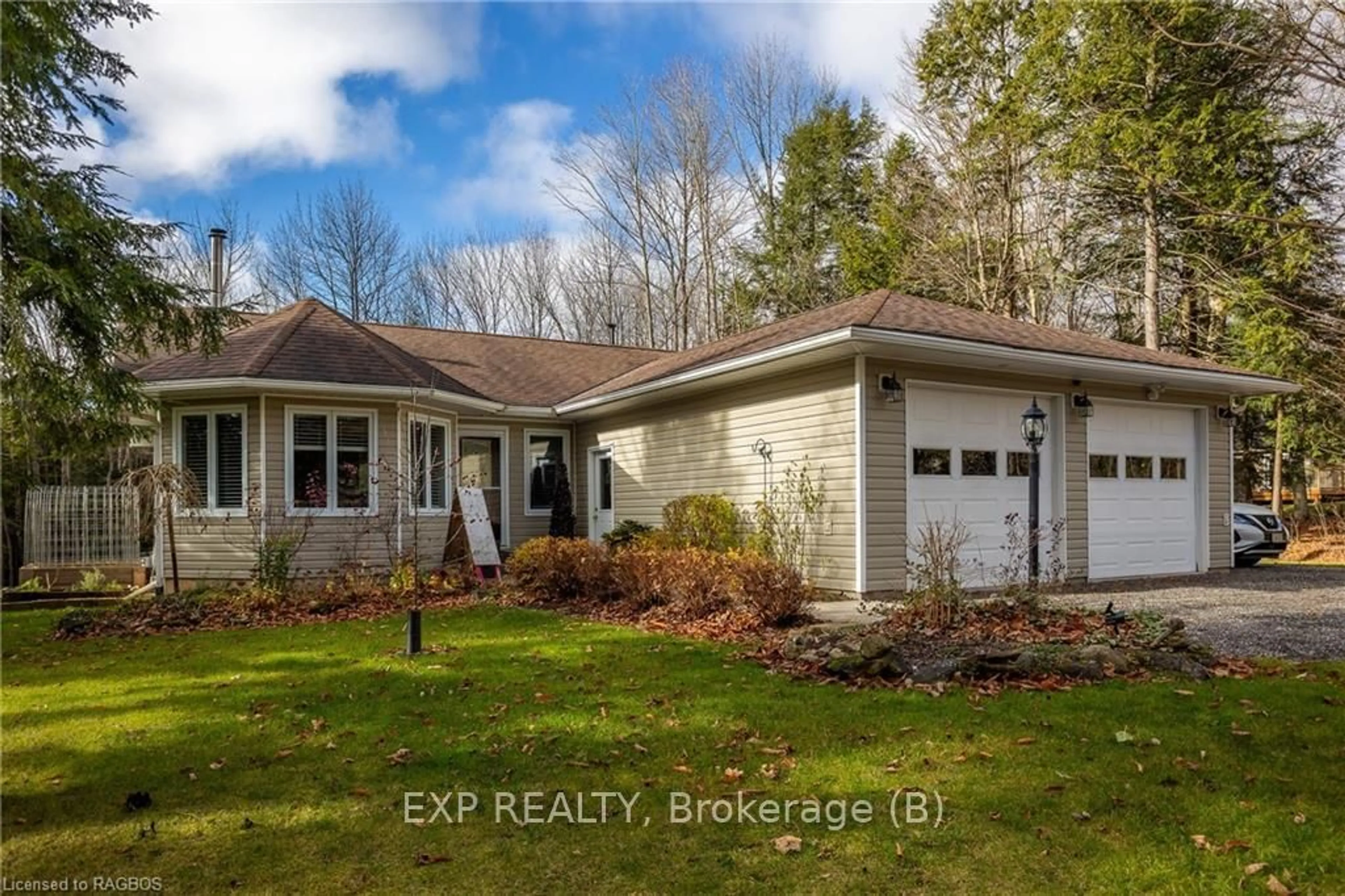 Frontside or backside of a home, cottage for 557554 4TH CONCESSION, Meaford Ontario N0H 1E0