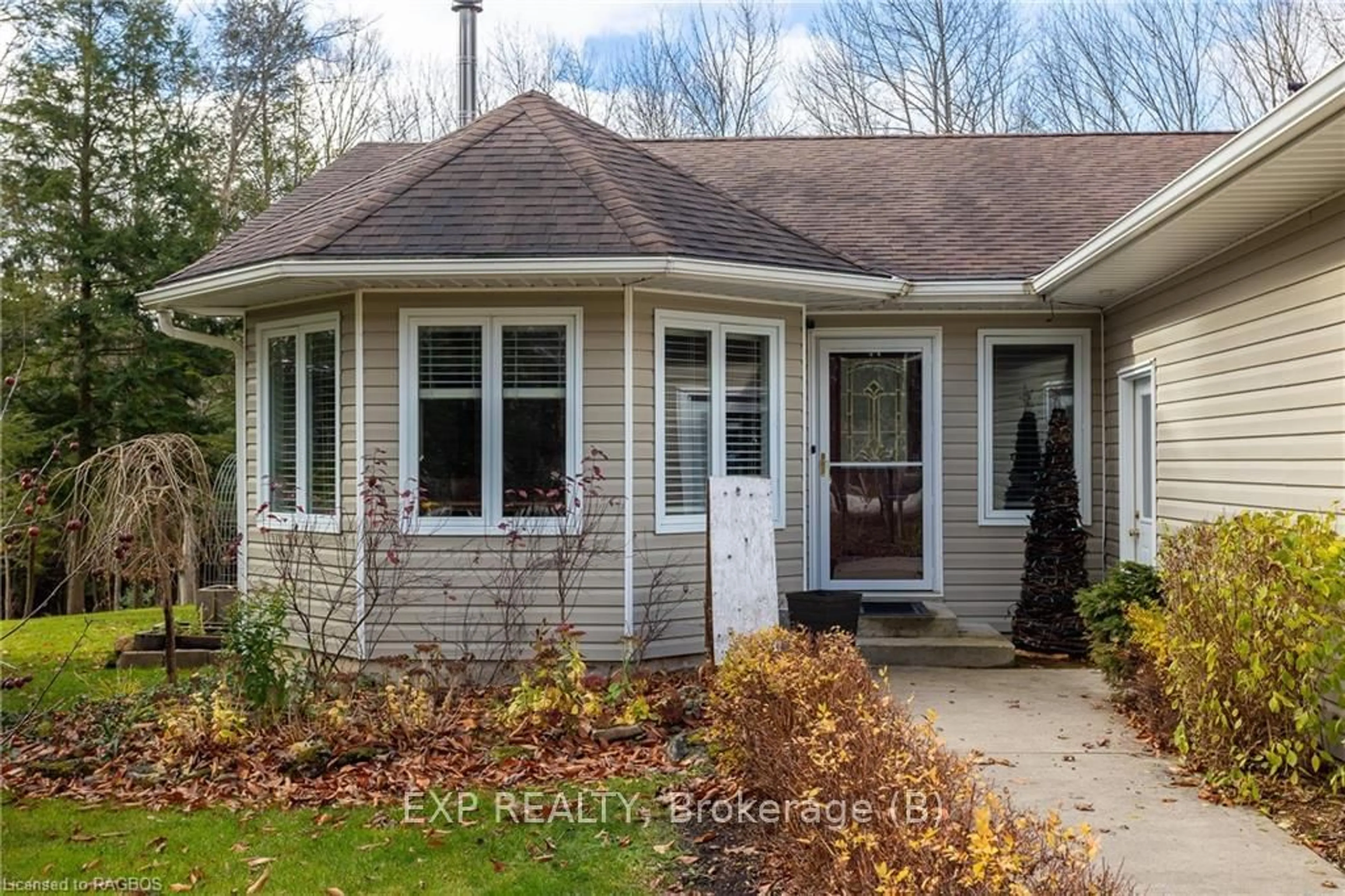 Frontside or backside of a home, cottage for 557554 4TH CONCESSION, Meaford Ontario N0H 1E0