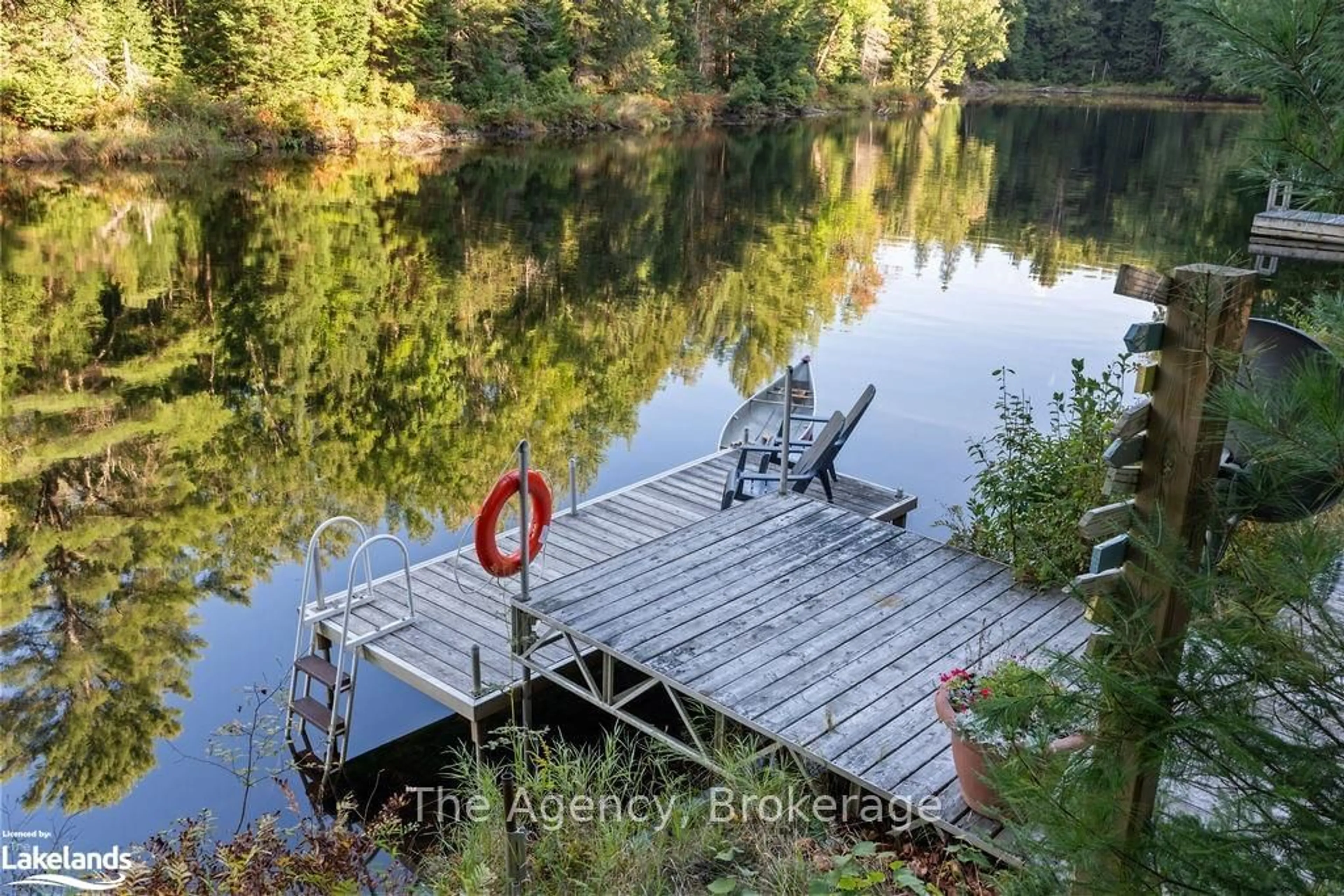 Patio, lake for 1335 SHERWOOD FOREST Rd, Bracebridge Ontario P1L 1X3