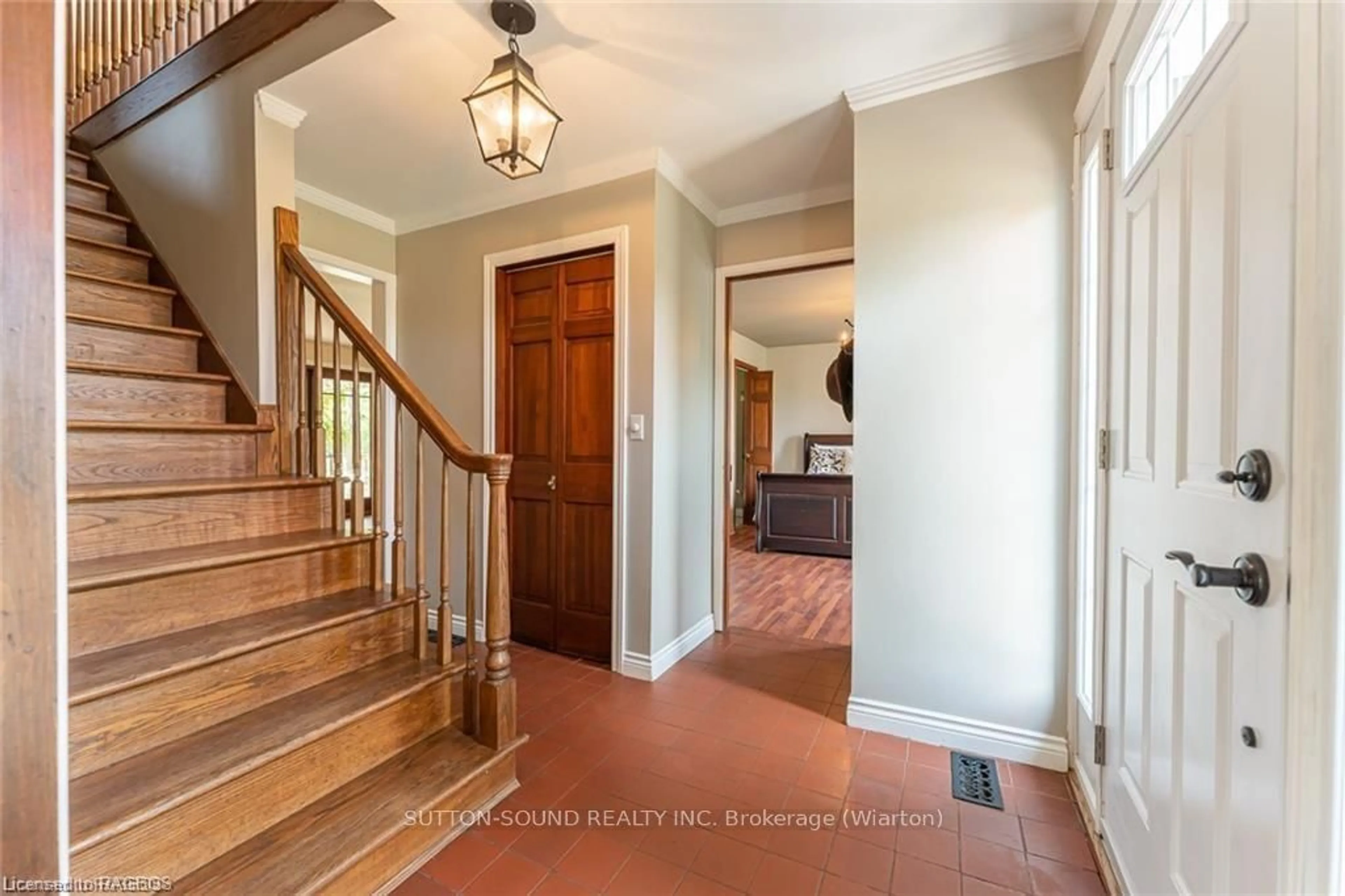 Indoor entryway, wood floors for 43 BERFORD LAKE Rd, South Bruce Peninsula Ontario N0H 2T0