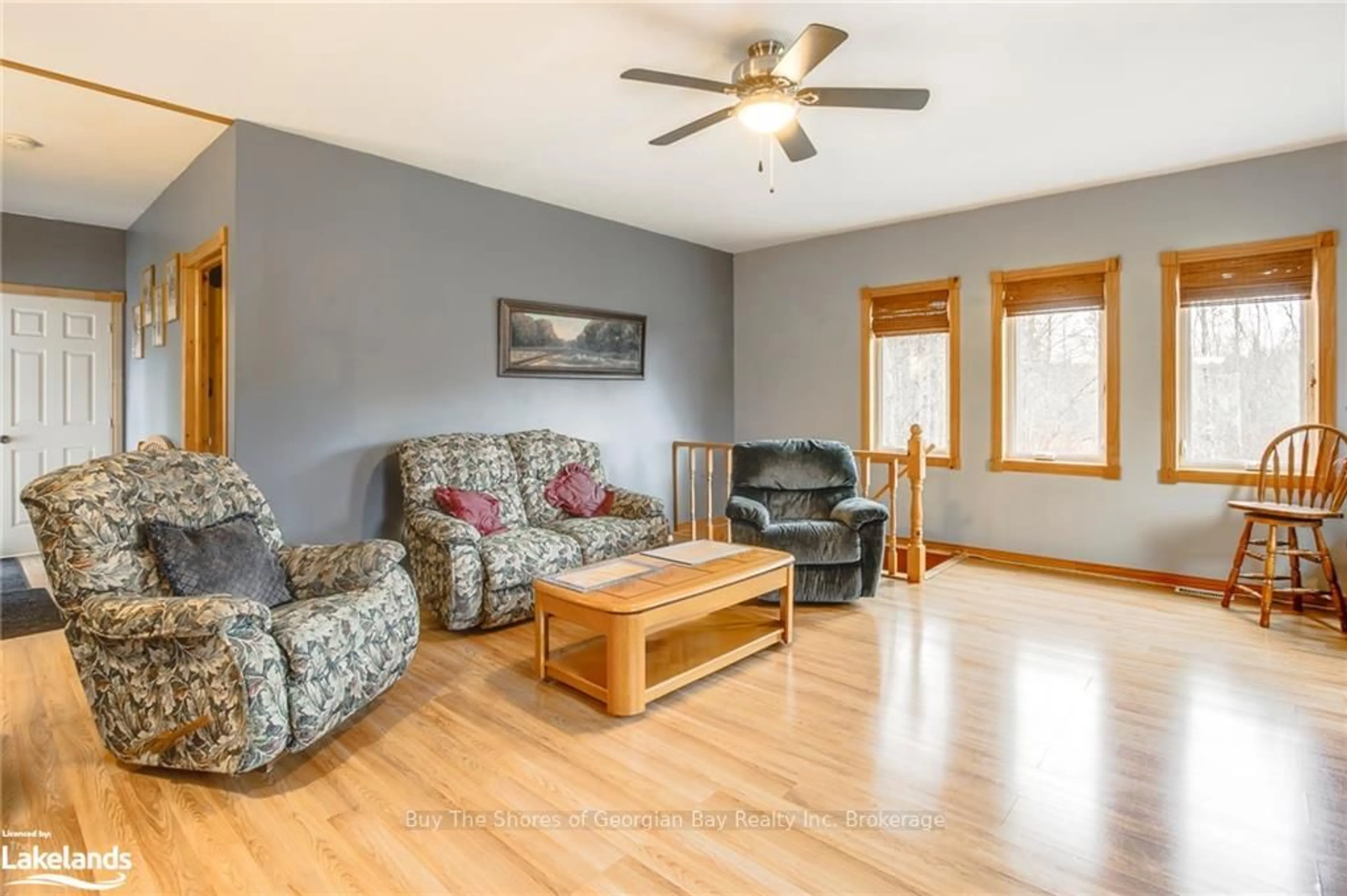 Living room, wood floors for 659 HONEY HARBOUR Rd, Georgian Bay Ontario L0K 1S0