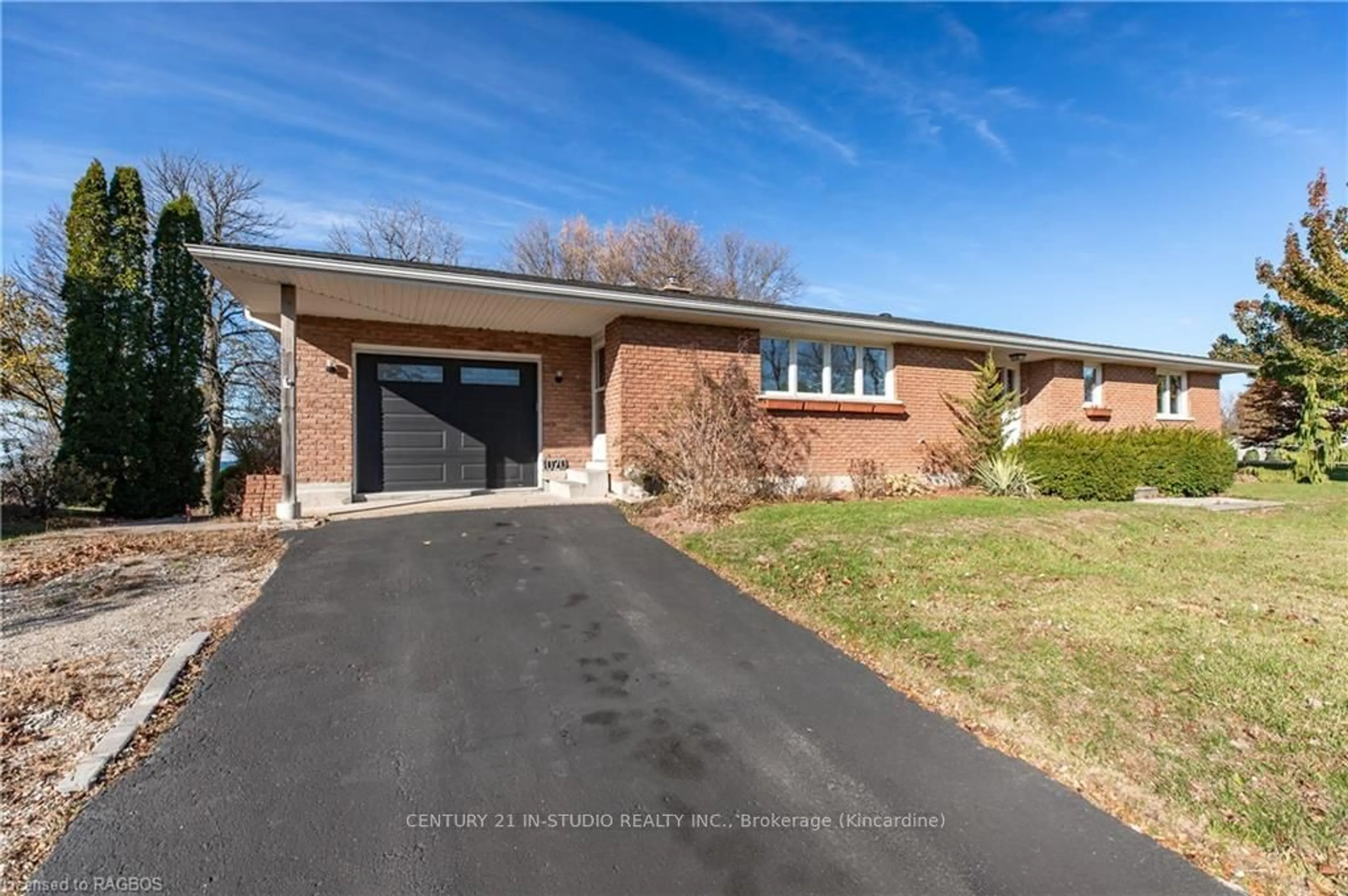 Frontside or backside of a home, the street view for 1020 WEST St, Kincardine Ontario N2Z 1C8