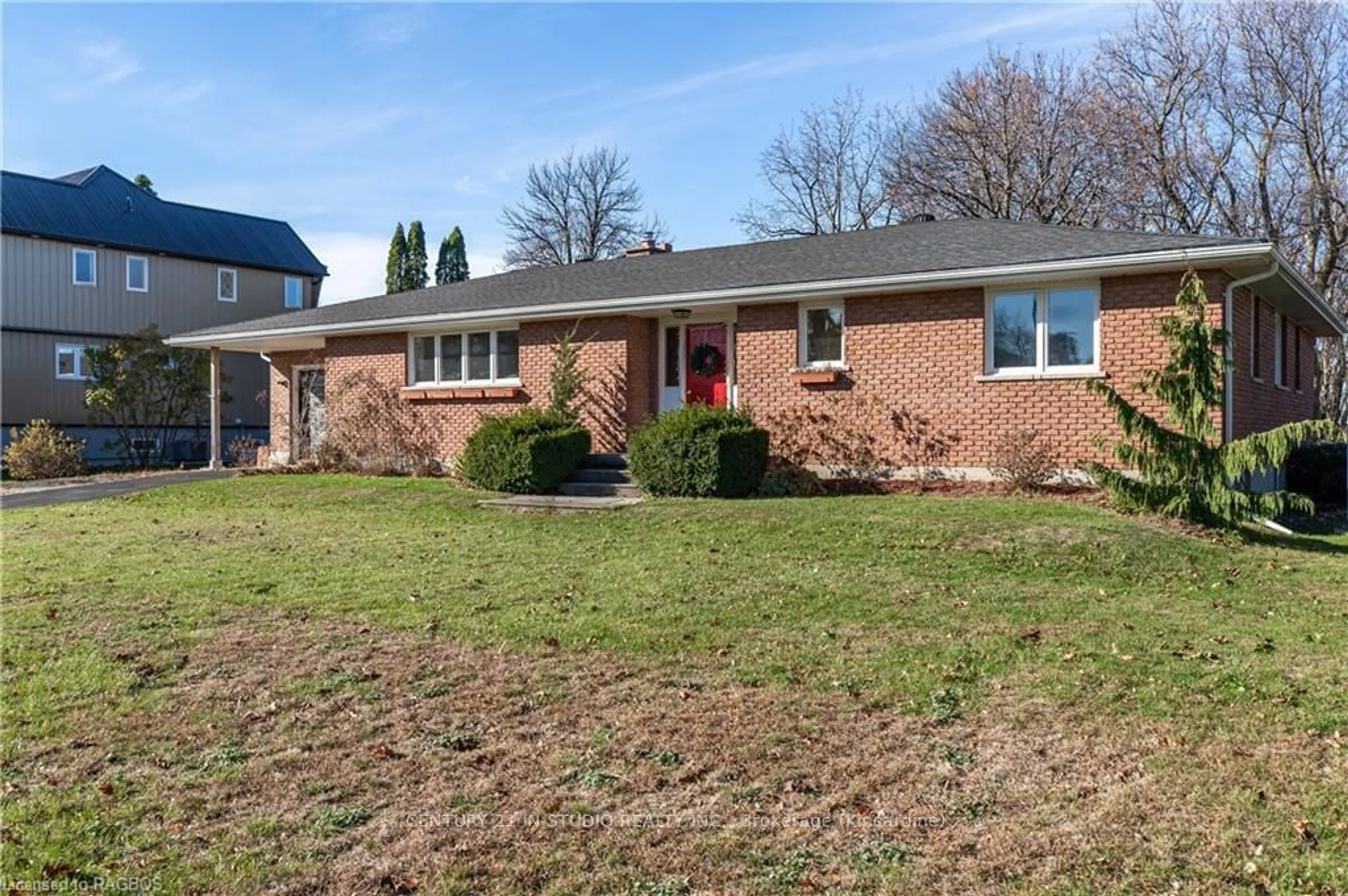 Frontside or backside of a home, the street view for 1020 WEST St, Kincardine Ontario N2Z 1C8