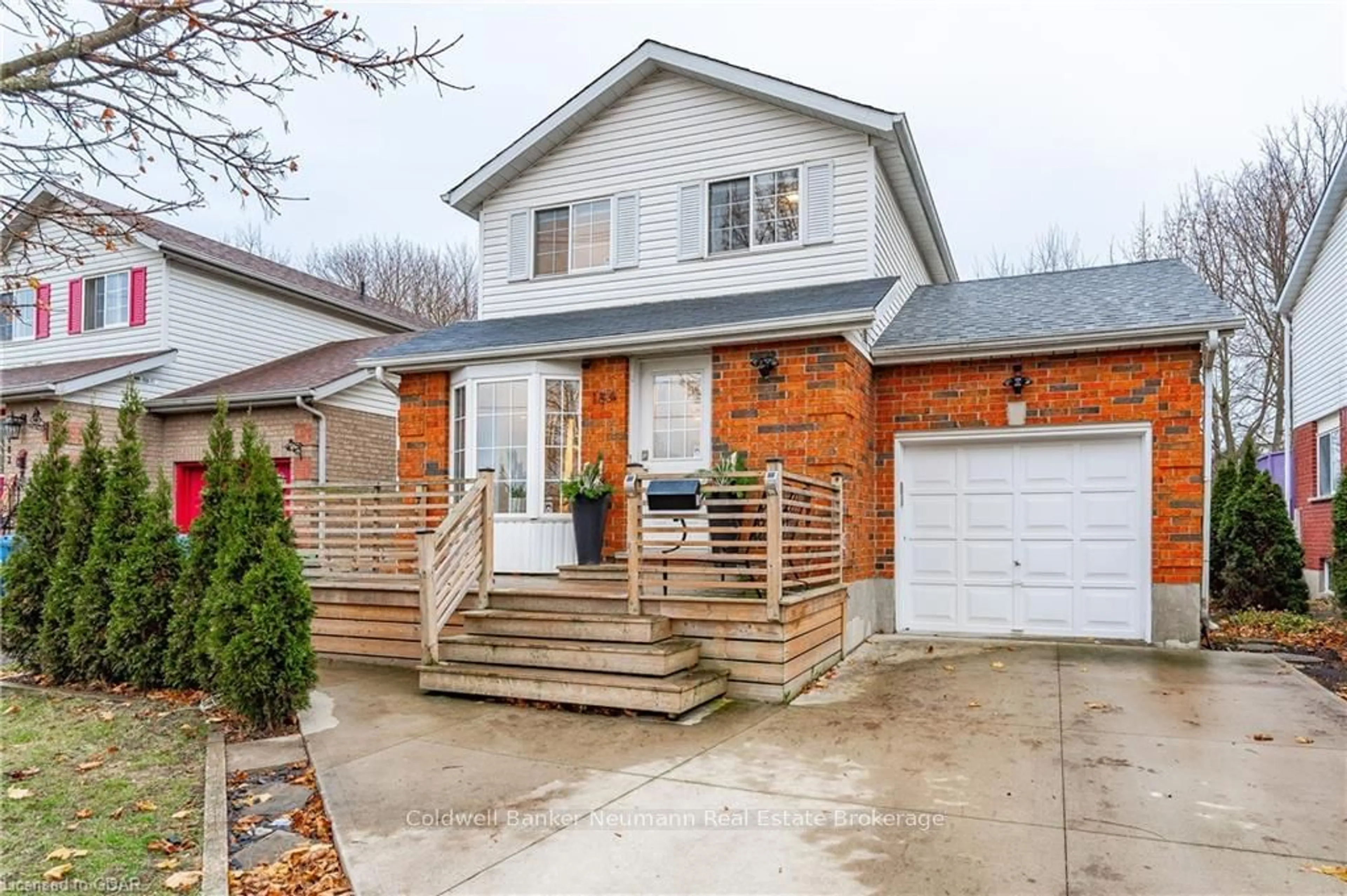 Frontside or backside of a home, cottage for 184 DUFFERIN ST St, Guelph Ontario N1H 4B4