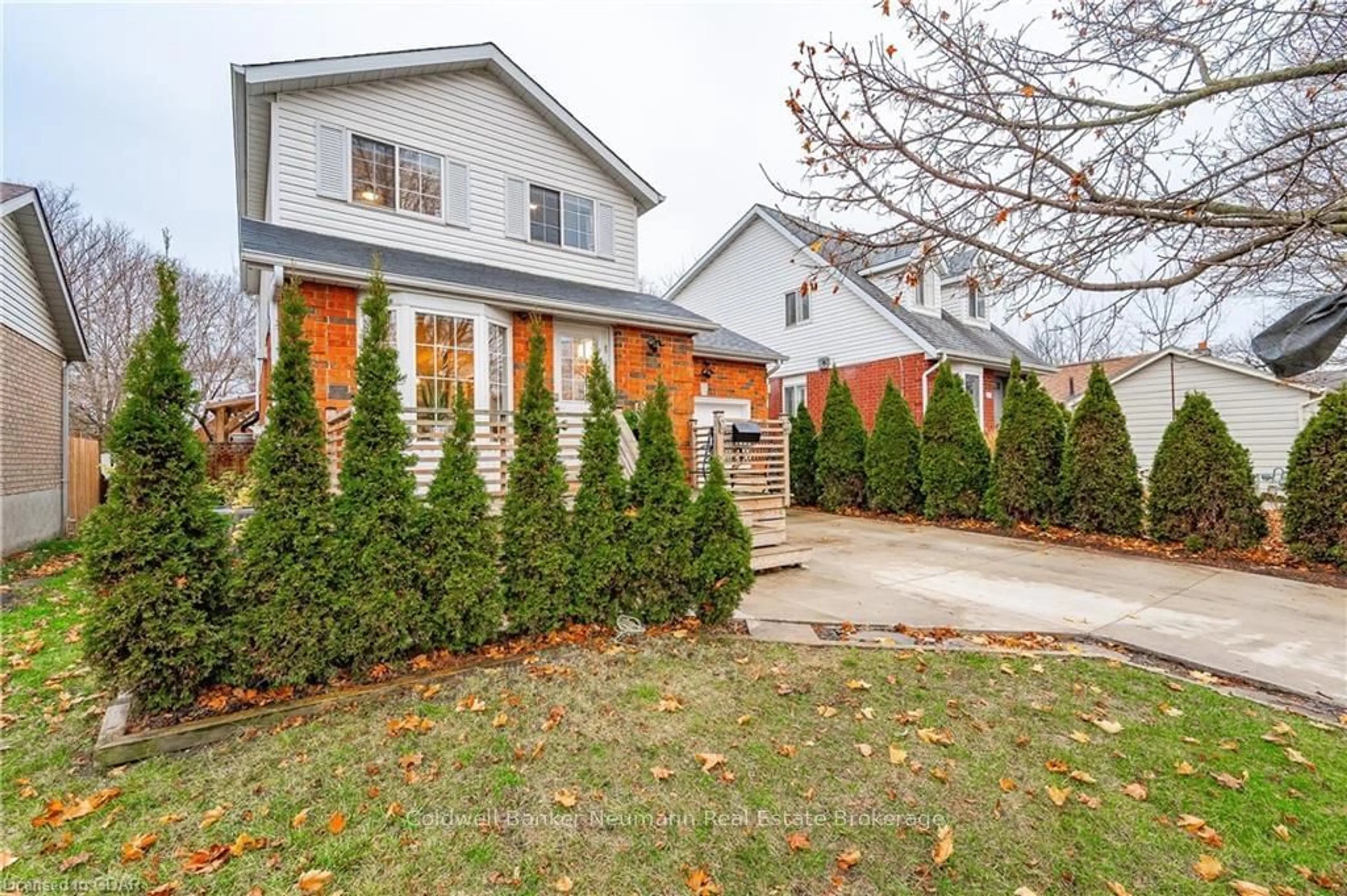 Frontside or backside of a home, cottage for 184 DUFFERIN ST St, Guelph Ontario N1H 4B4