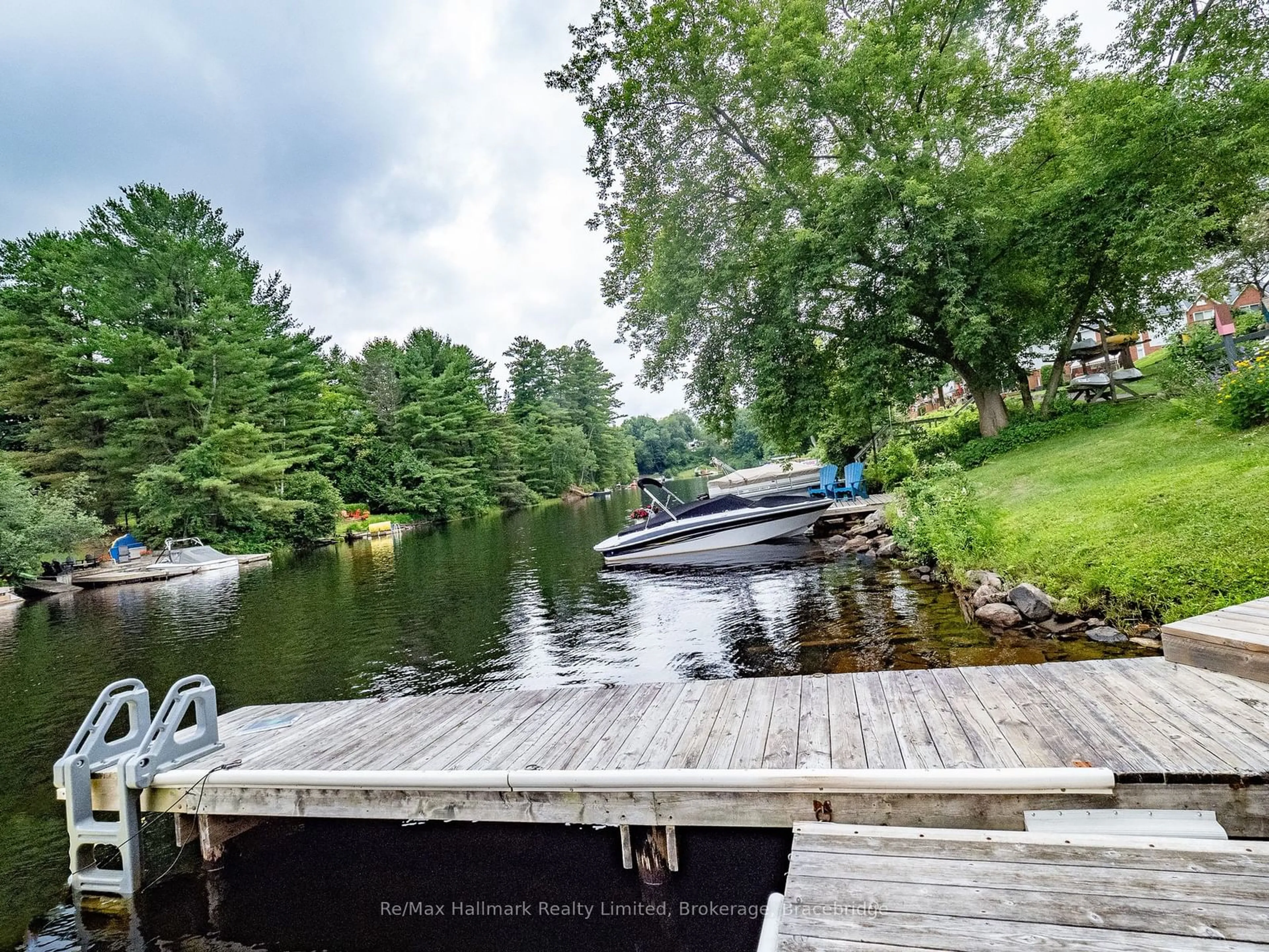 A pic from outside/outdoor area/front of a property/back of a property/a pic from drone, water/lake/river/ocean view for 20 LIZA Cres, Bracebridge Ontario P1L 1G4