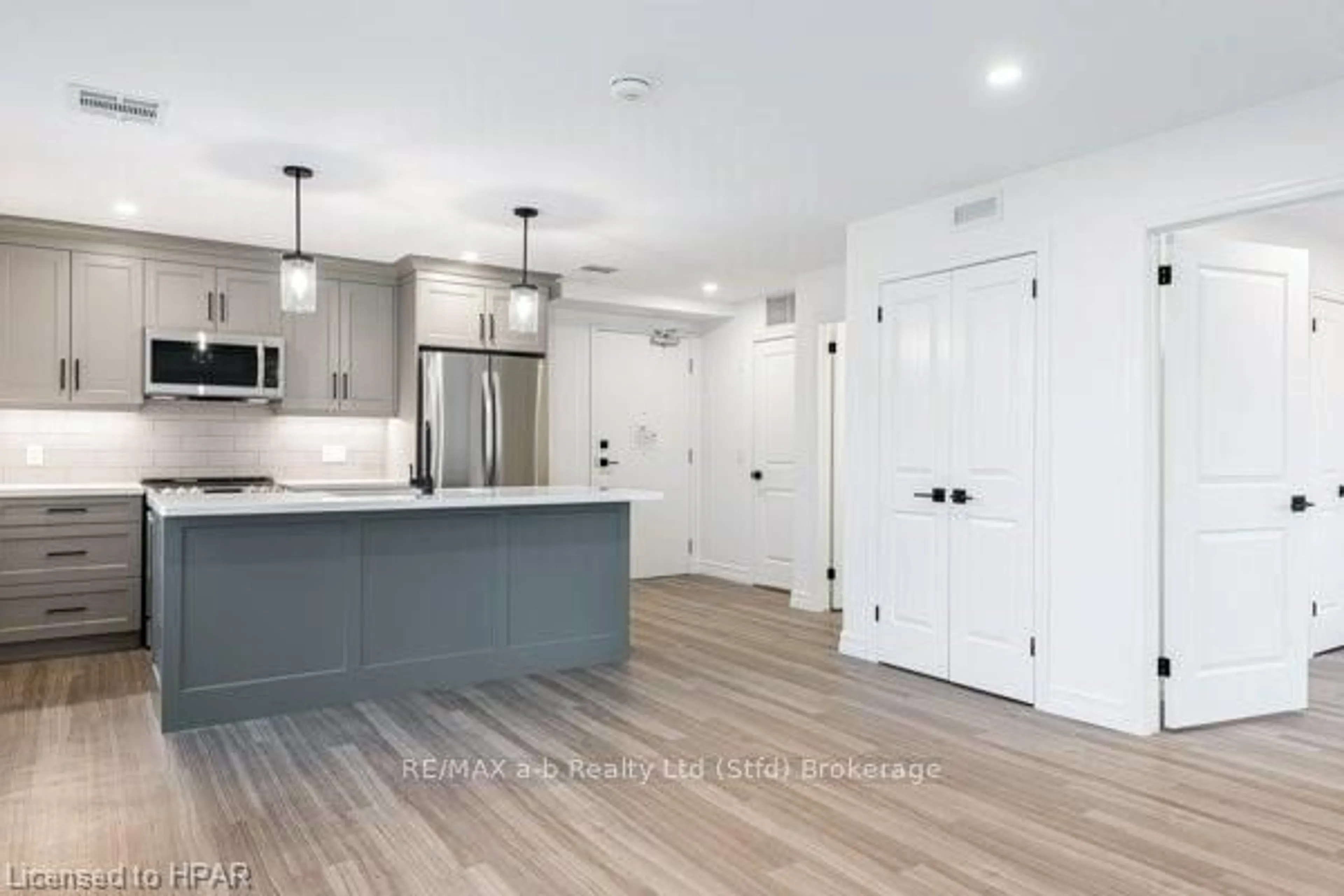 Open concept kitchen for 100 GORDON St #101, Stratford Ontario N5A 7T8